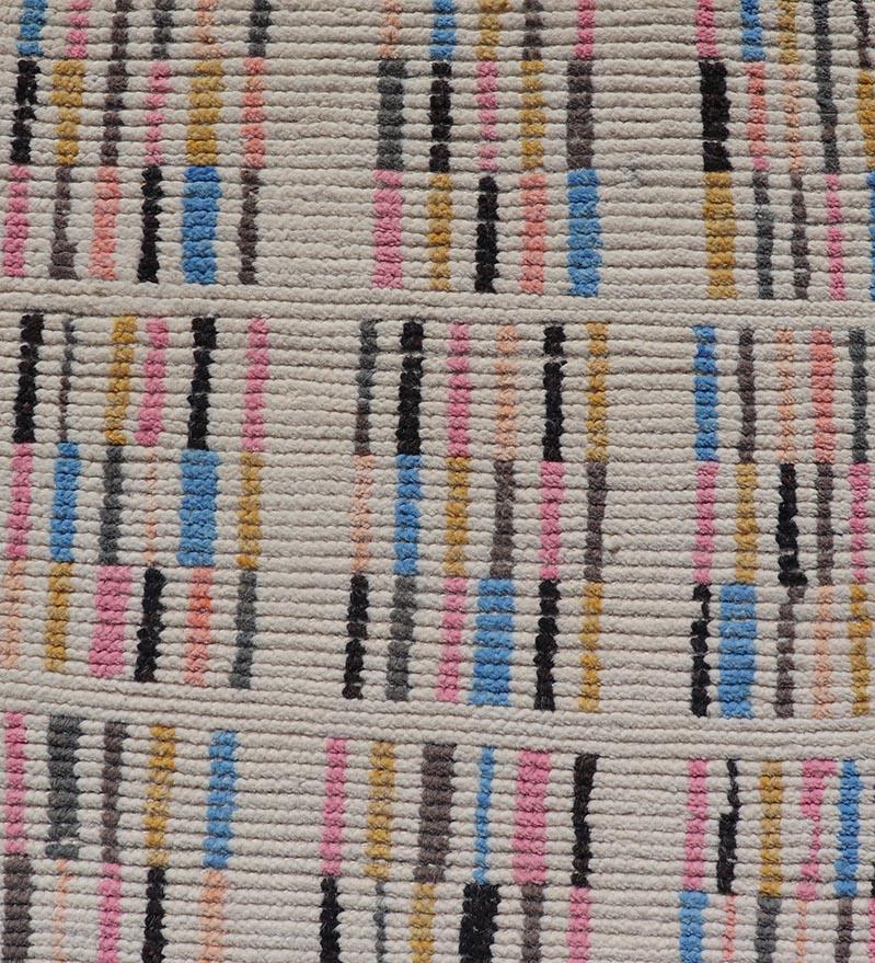 Moderner, ungewöhnlicher, handgeknüpfter, Piled-Läufer mit minimalistischem, modernem Design 2'6 x 12'4 cm im Zustand „Neu“ im Angebot in Atlanta, GA