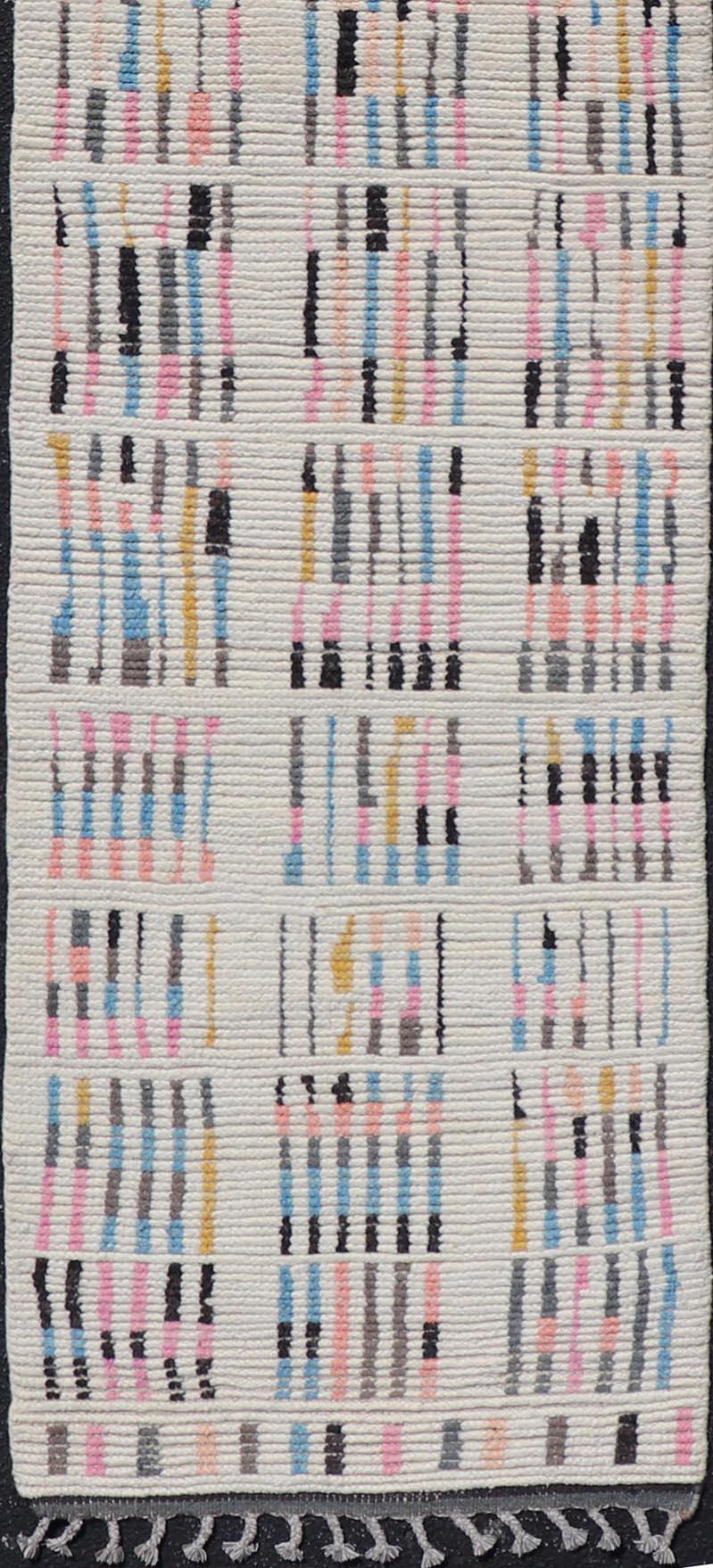 Moderner, ungewöhnlicher, handgeknüpfter, Piled-Läufer mit minimalistischem, modernem Design 2'6 x 12'4 cm im Angebot 1
