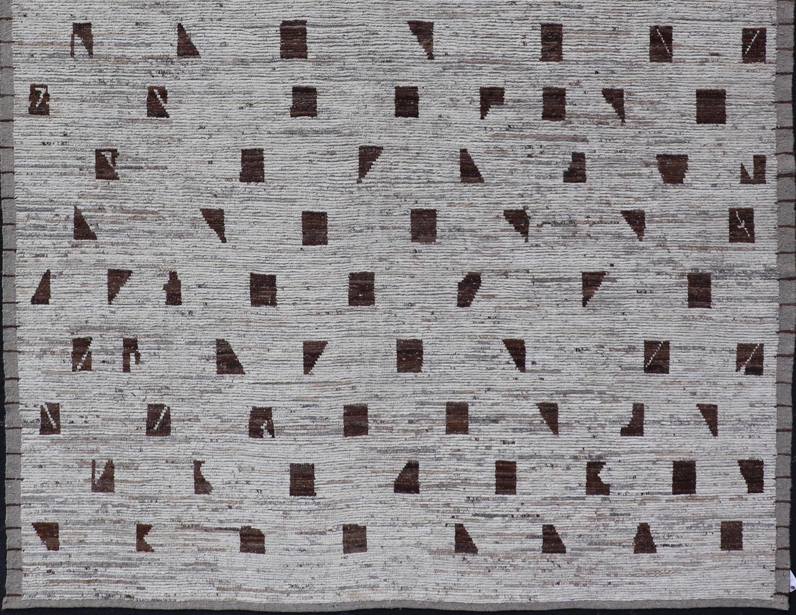 Moderner Teppich im marokkanischen Stil im Distressed-Stil in einzigartigem Design im Angebot 4