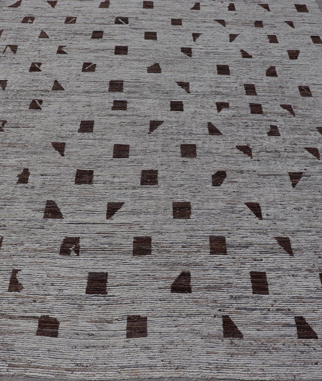 Moderner Teppich im marokkanischen Stil im Distressed-Stil in einzigartigem Design (Wolle) im Angebot