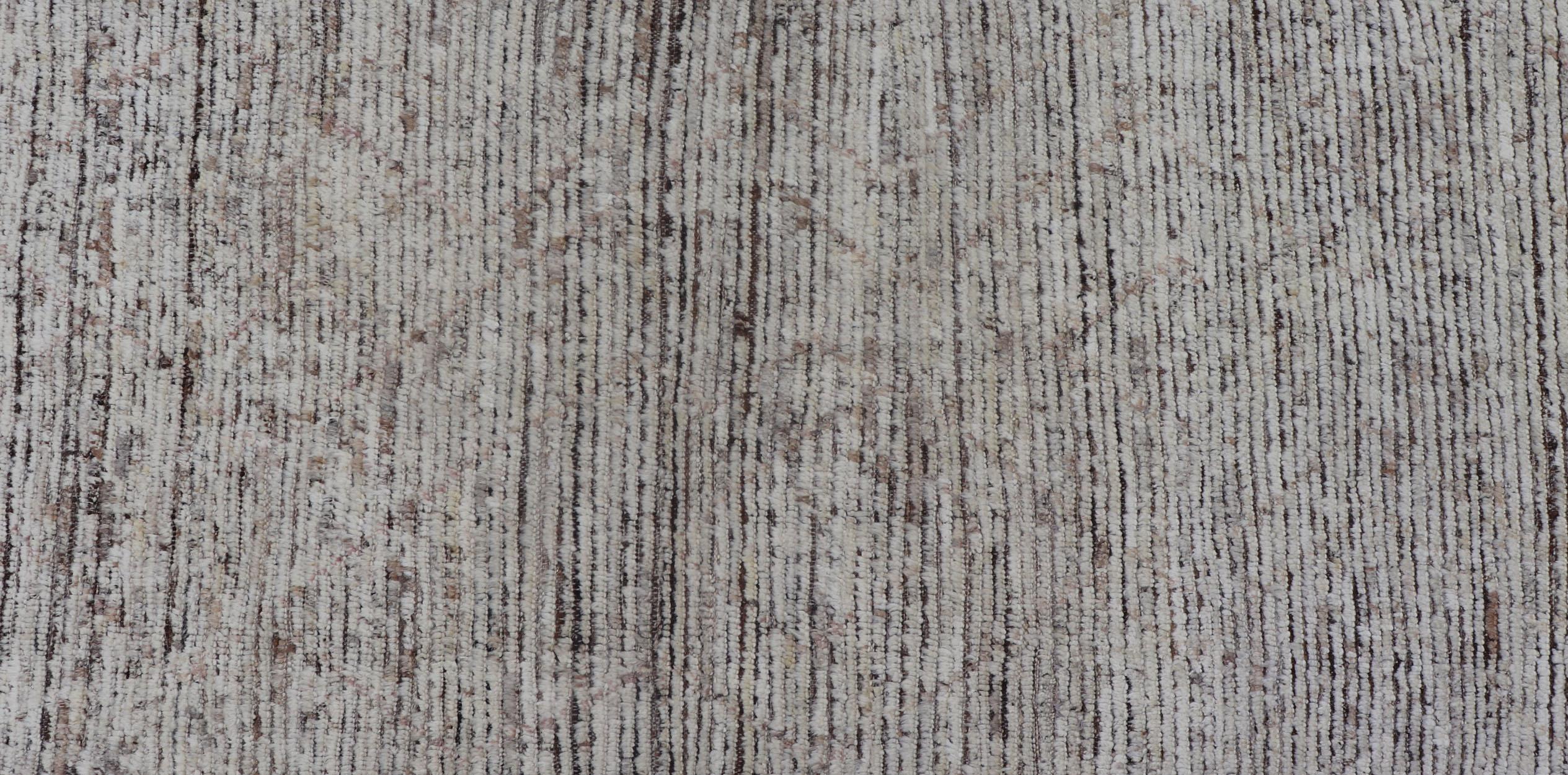 Moderner moderner, ungewöhnlicher Plissee-Läufer in weißen und braunen Farben und minimalistischem Design im Angebot 3