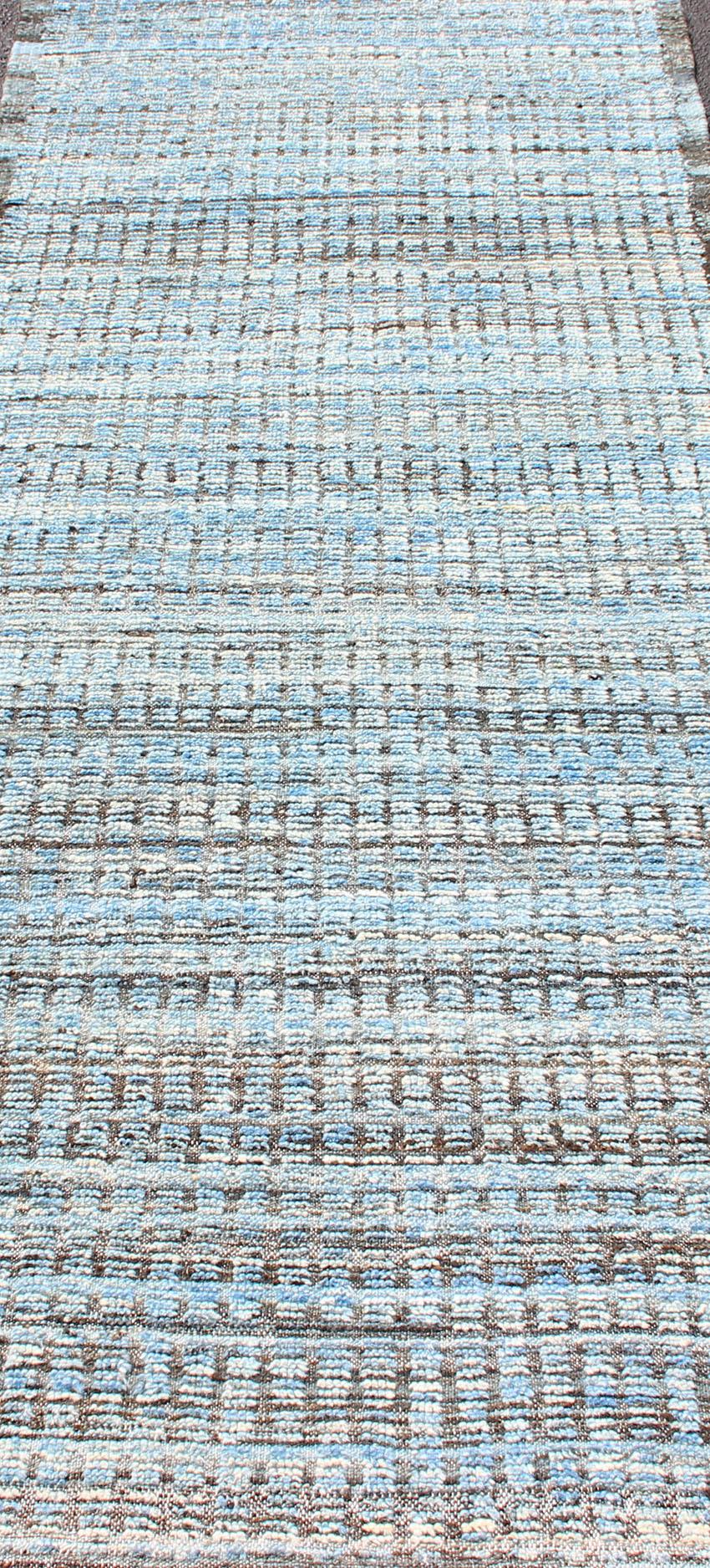 Tapis de couloir moderne et décontracté à poils bleus avec motif de piqûre en marron et taupe Neuf - En vente à Atlanta, GA