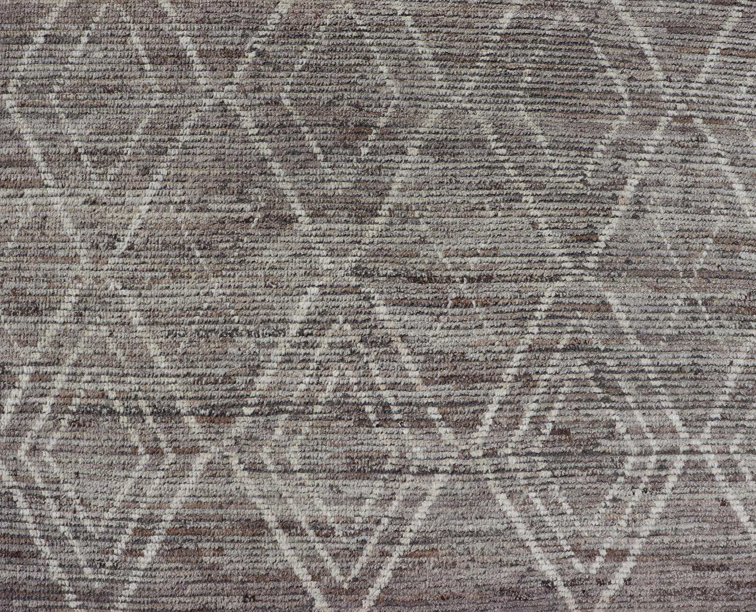 Modern Causal Contemporary Rug in Moroccan Design in Variegated Gray and Cream 5