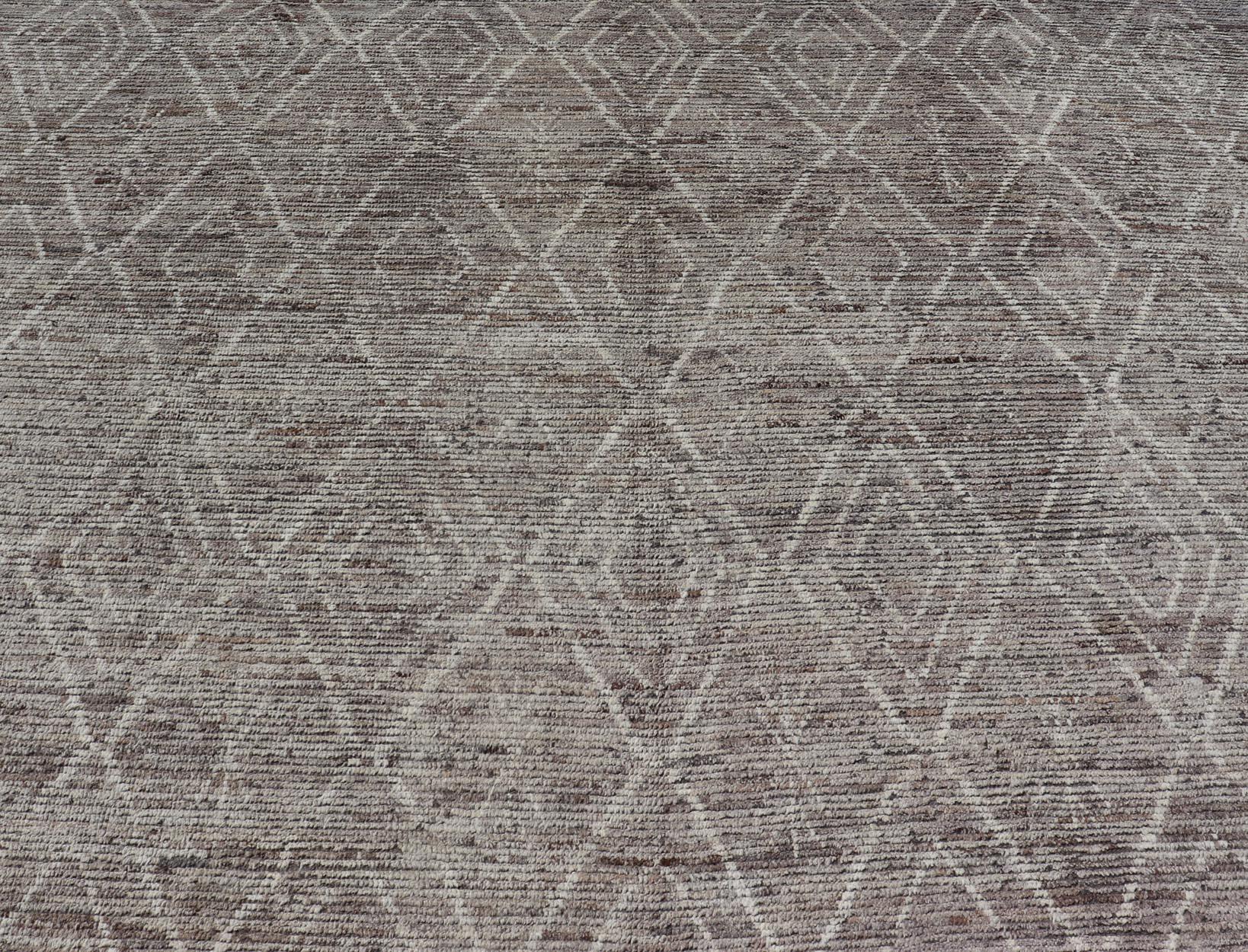 Afghan Modern Causal Contemporary Rug in Moroccan Design in Variegated Gray and Cream For Sale
