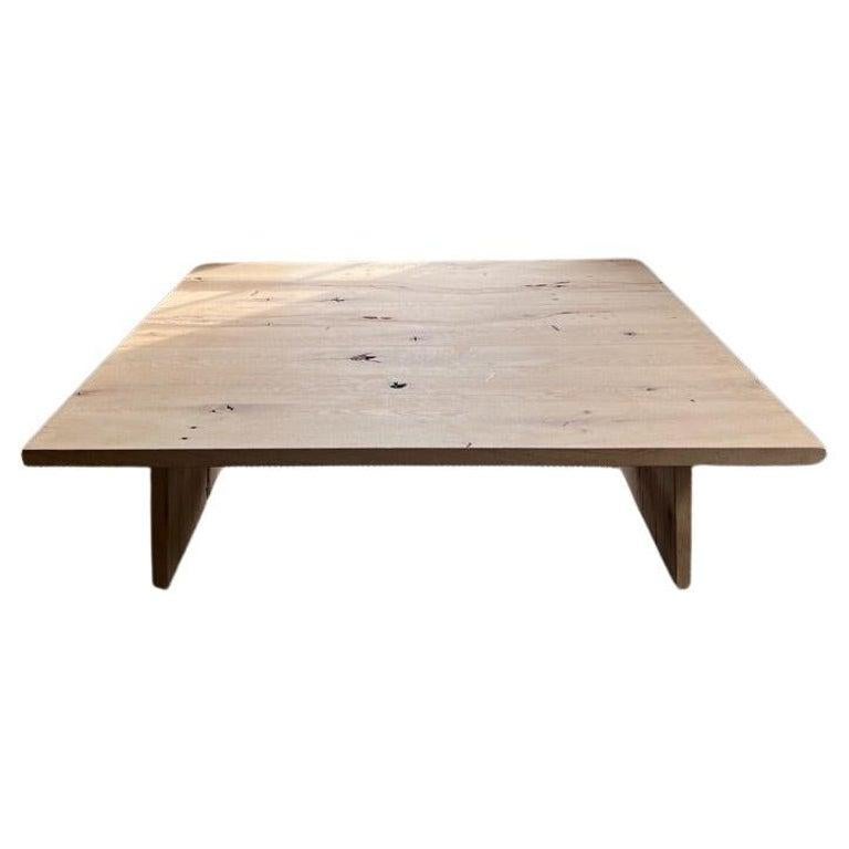 Modern Center Table in Solid White Oak (Handgeschnitzt) im Angebot