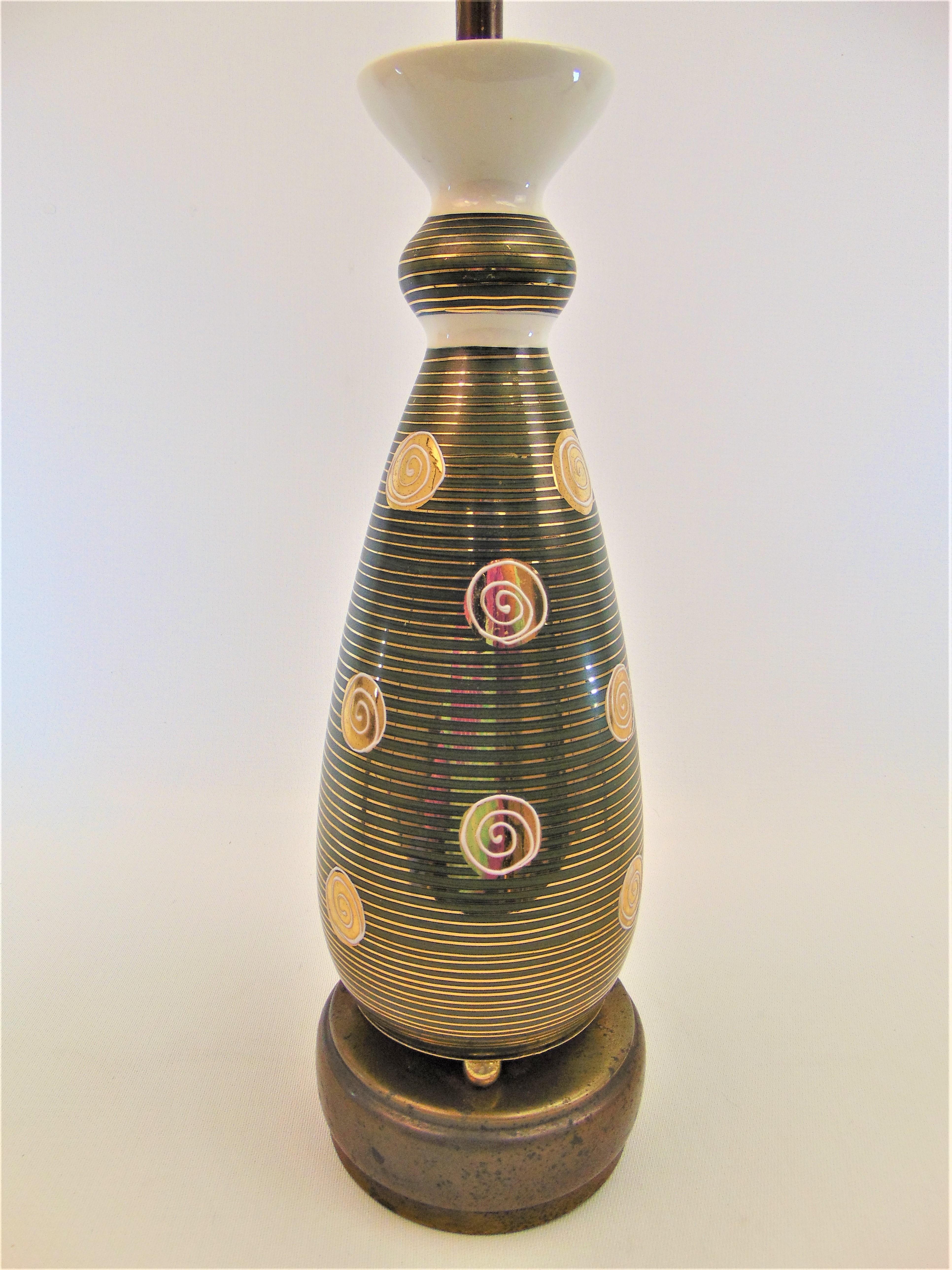 Modern Ceramic and Brass Hand Painted Table Lamp, circa 1960s For Sale 2