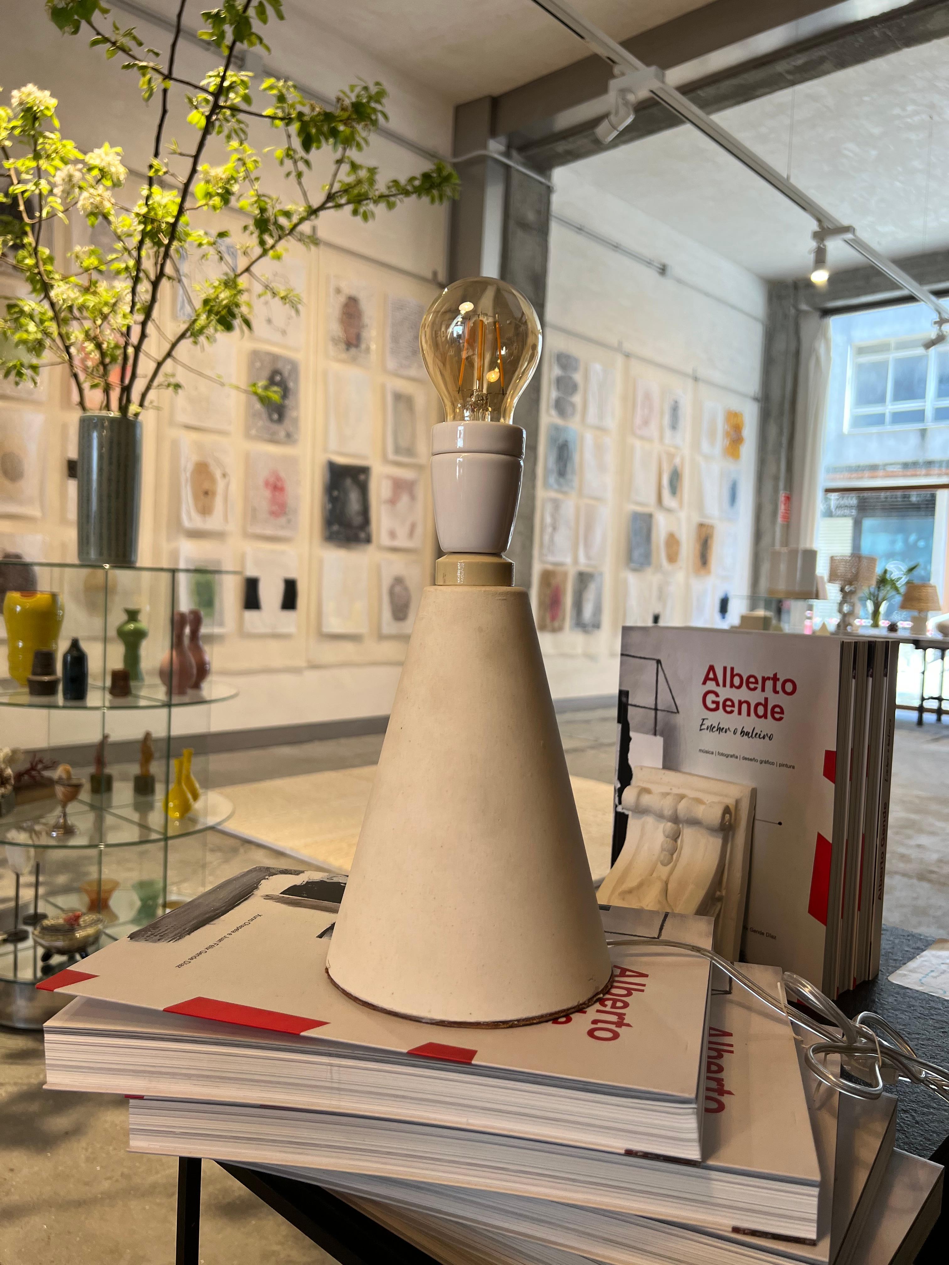 Modern Ceramic, Brass and Leather Table Lamp, White In New Condition For Sale In Carballo, ES