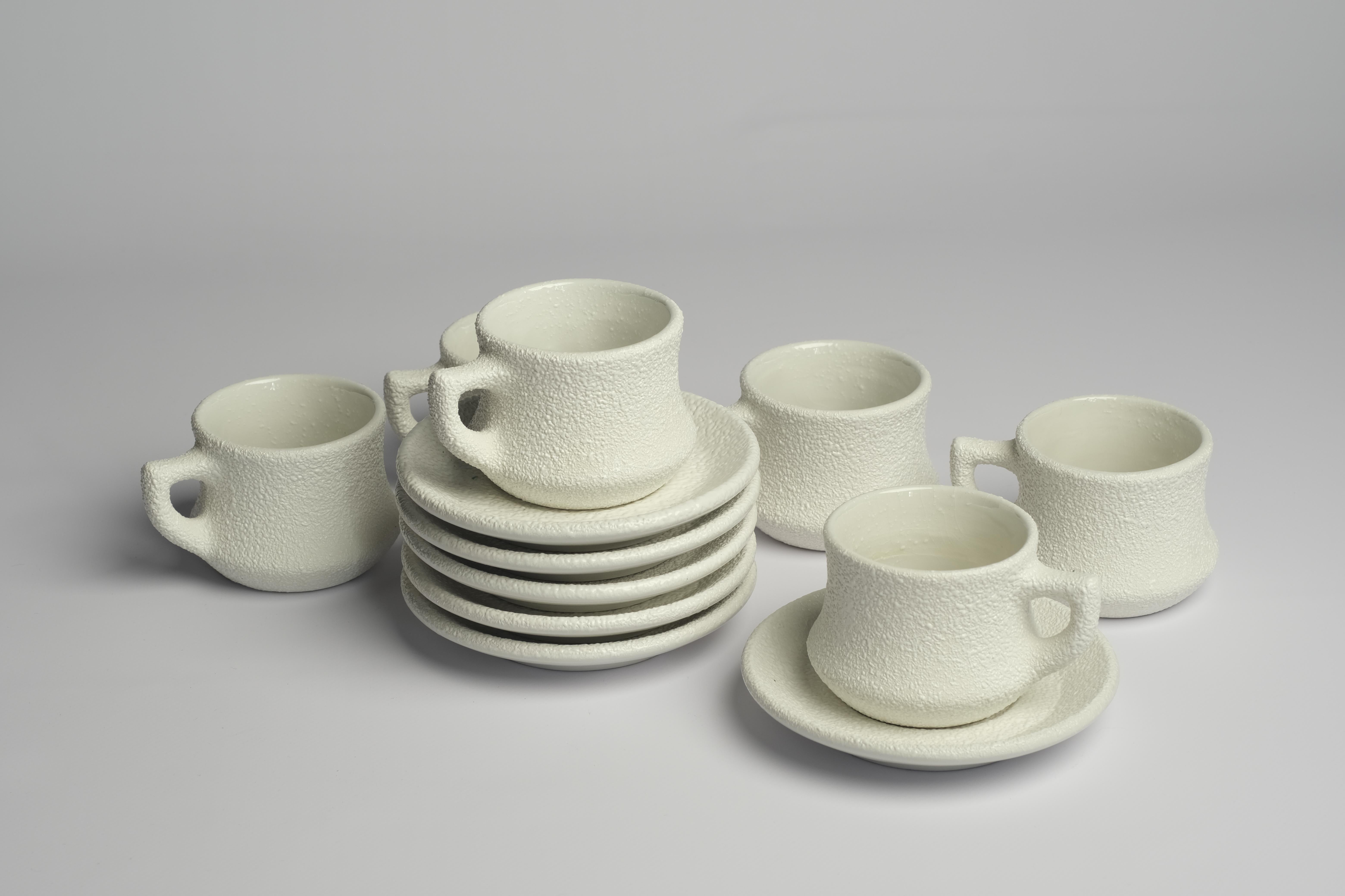 Moderne Service à café/thé moderne en céramique finition stuc texturée sable en vente