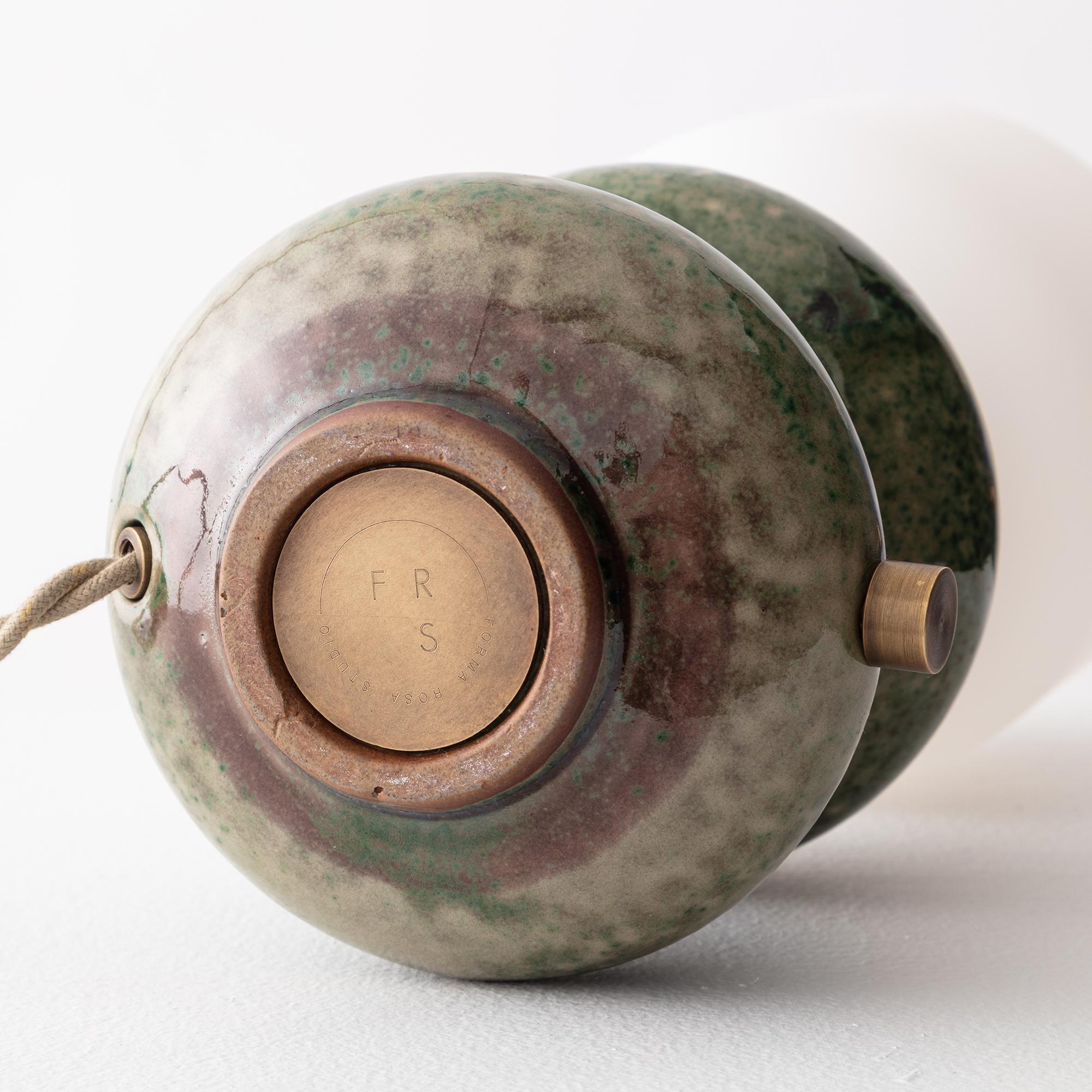 Brass Modern Ceramic Handmade Wave Form Table Lamp in Off White by Forma Rosa Studio For Sale