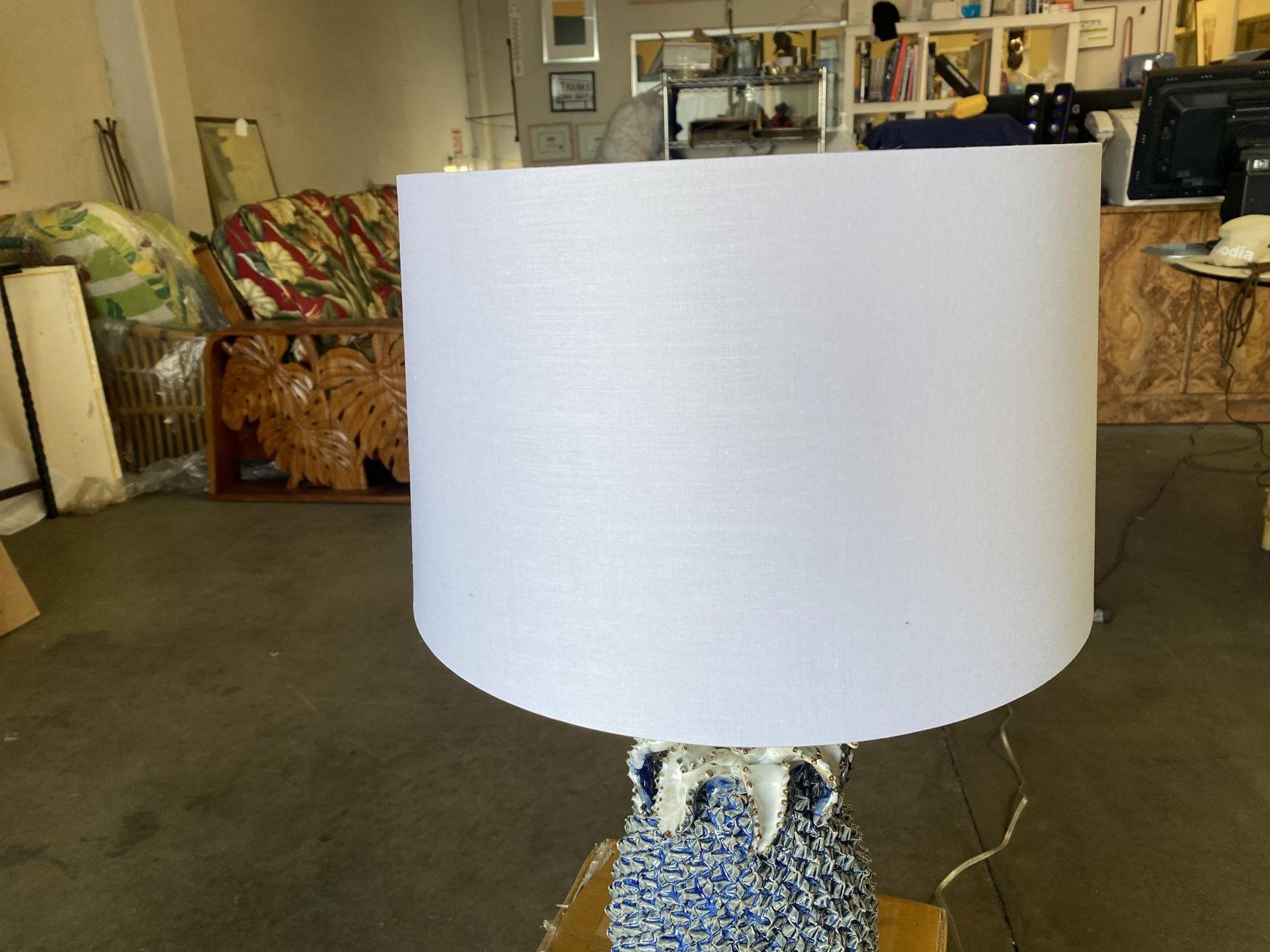 Modern Ceramic Pineapple Lamp With Large Shade W/ Shade In Excellent Condition For Sale In Van Nuys, CA