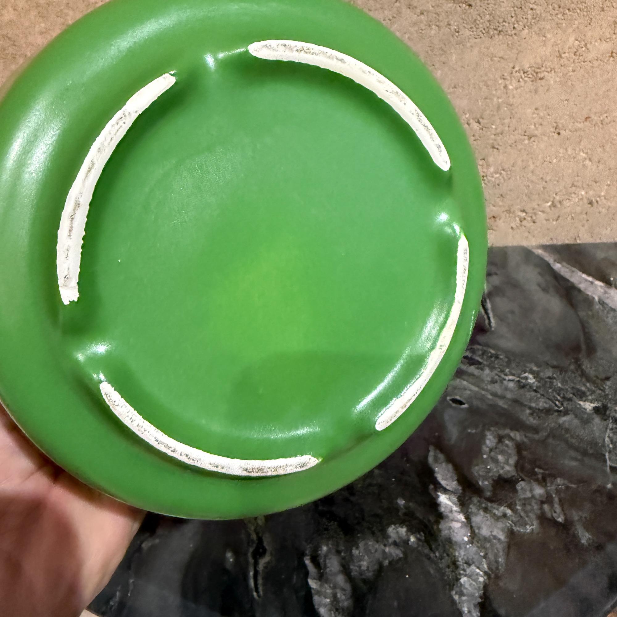 Modern Ceramic Planter or Pot in a Vibrant Green en venta 1