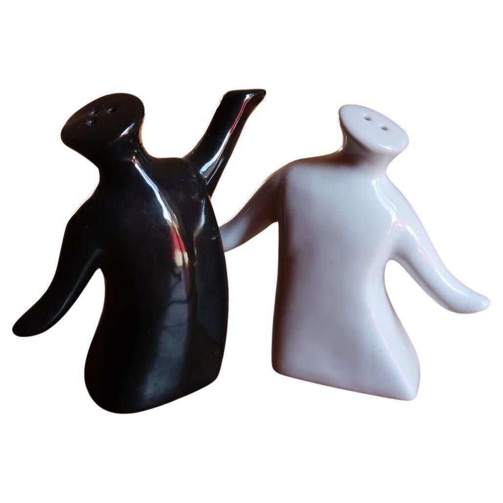 Modern Ceramic Salt and Pepper Shakers, Anthropomorphic Black and White - 2C34