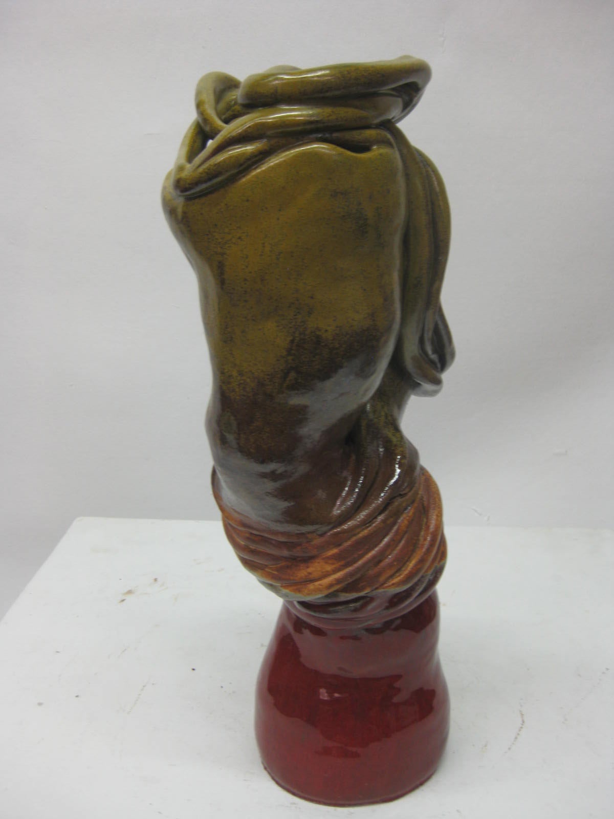 Modern Ceramic Sculptural Vase In Excellent Condition For Sale In Pasadena, CA