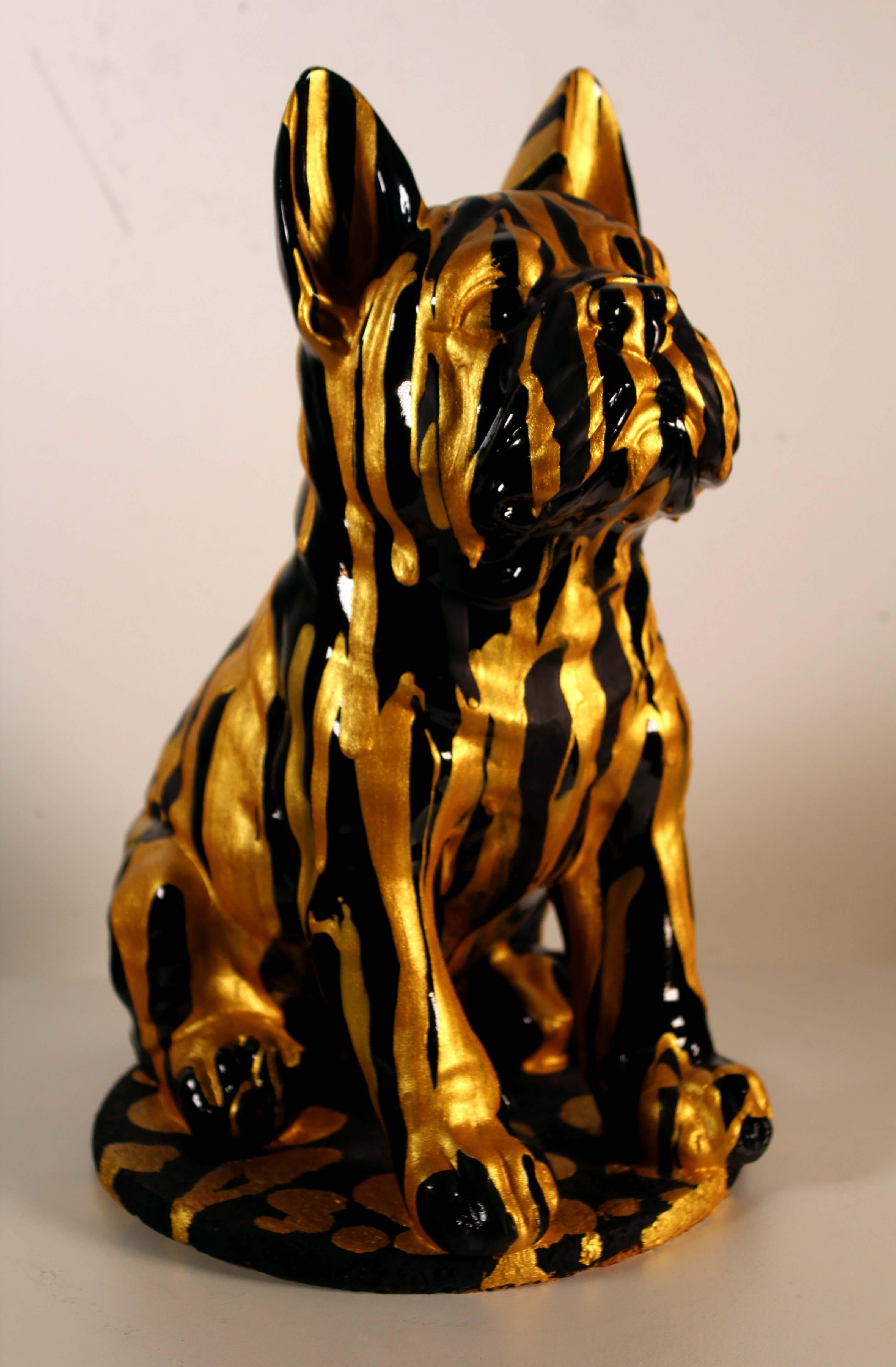 This gold drip Frenchie dog sculpture homage to Godiva is up for consideration. The gold drips against the black background allow this piece to stand out in any home. Signed by artist. 
Dimensions: 7