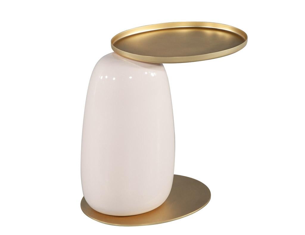 Modern Ceramic Side Table in Pink and Brass For Sale 3