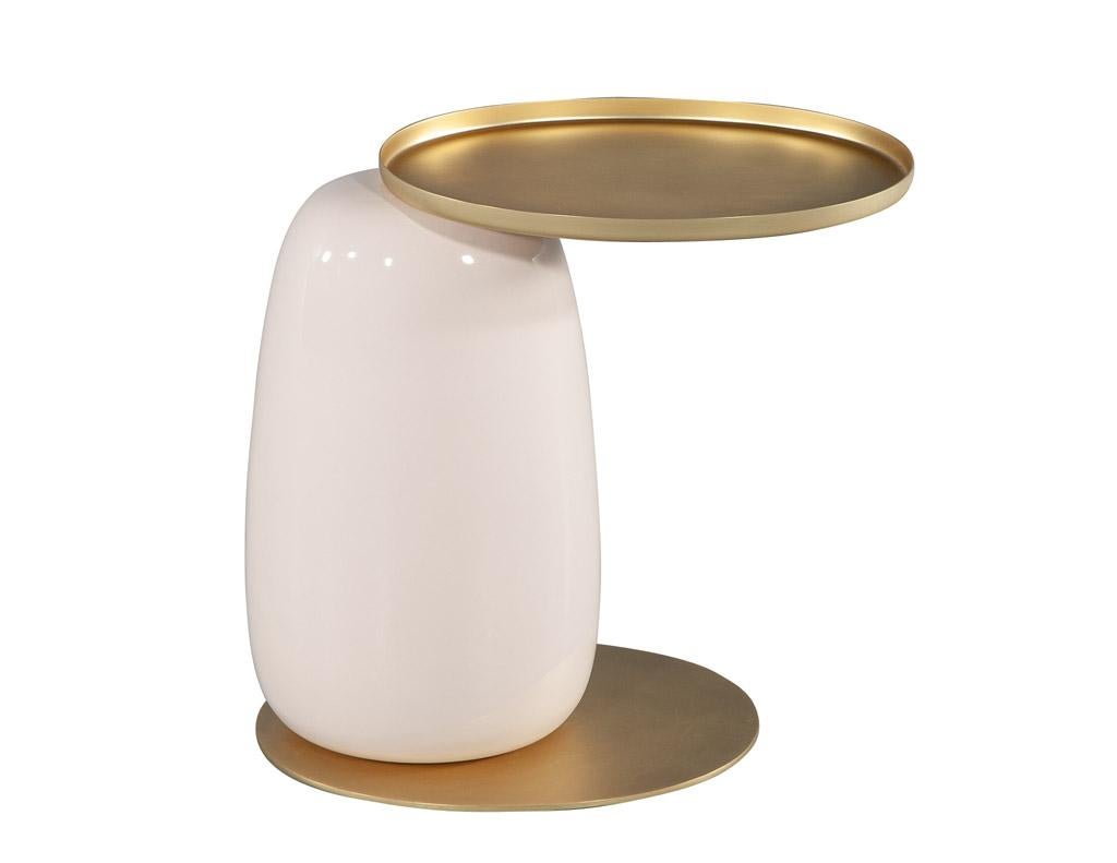 Modern Ceramic Side Table in Pink and Brass For Sale 4