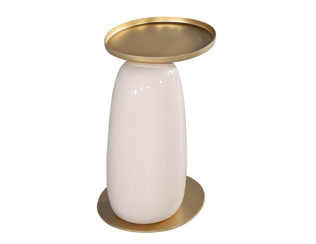 Modern Ceramic Side Table in Pink and Brass For Sale 2