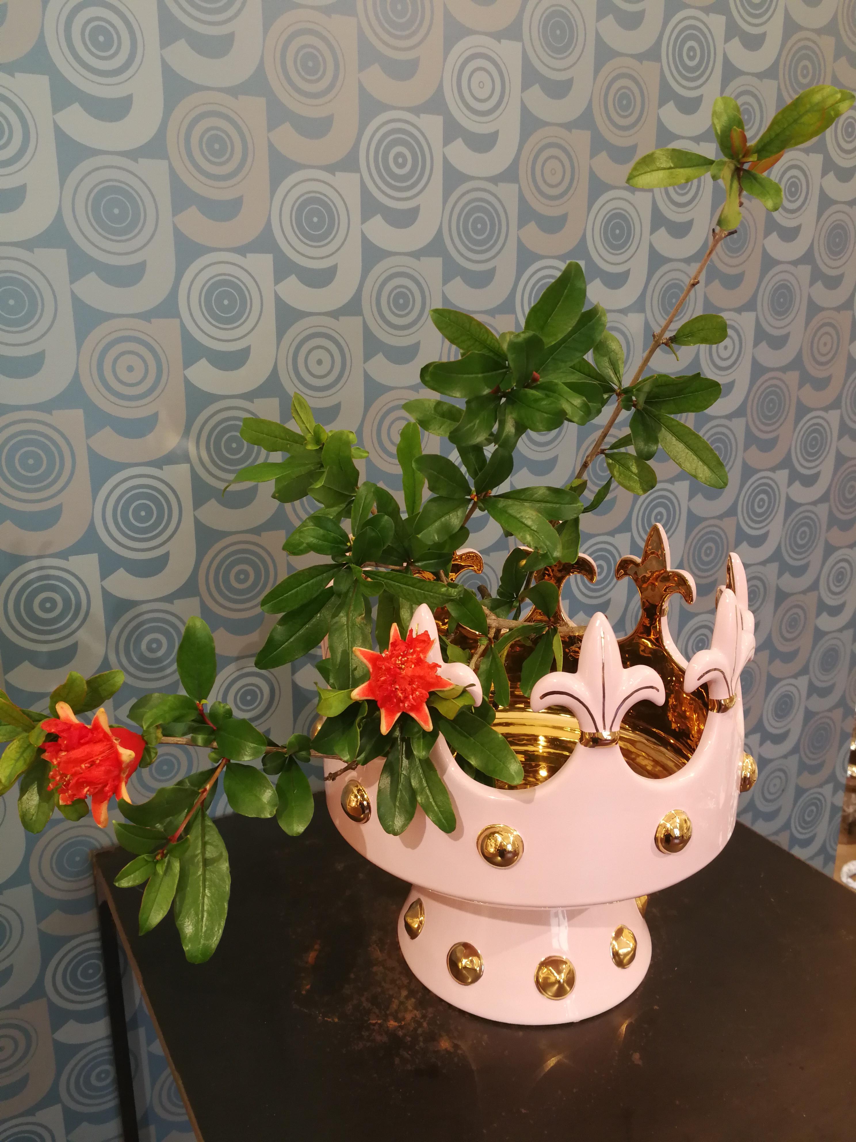 Moderna Ceramica Gatti 1928 Tazón Corona Cesta Hecho a Mano Cerámica Oro Rosa Flores en venta 3