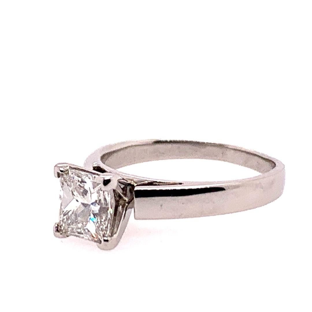 Modern Certified 1.21 Carat Natural Princess I Diamond Platinum Engagement Ring In Good Condition In Los Angeles, CA