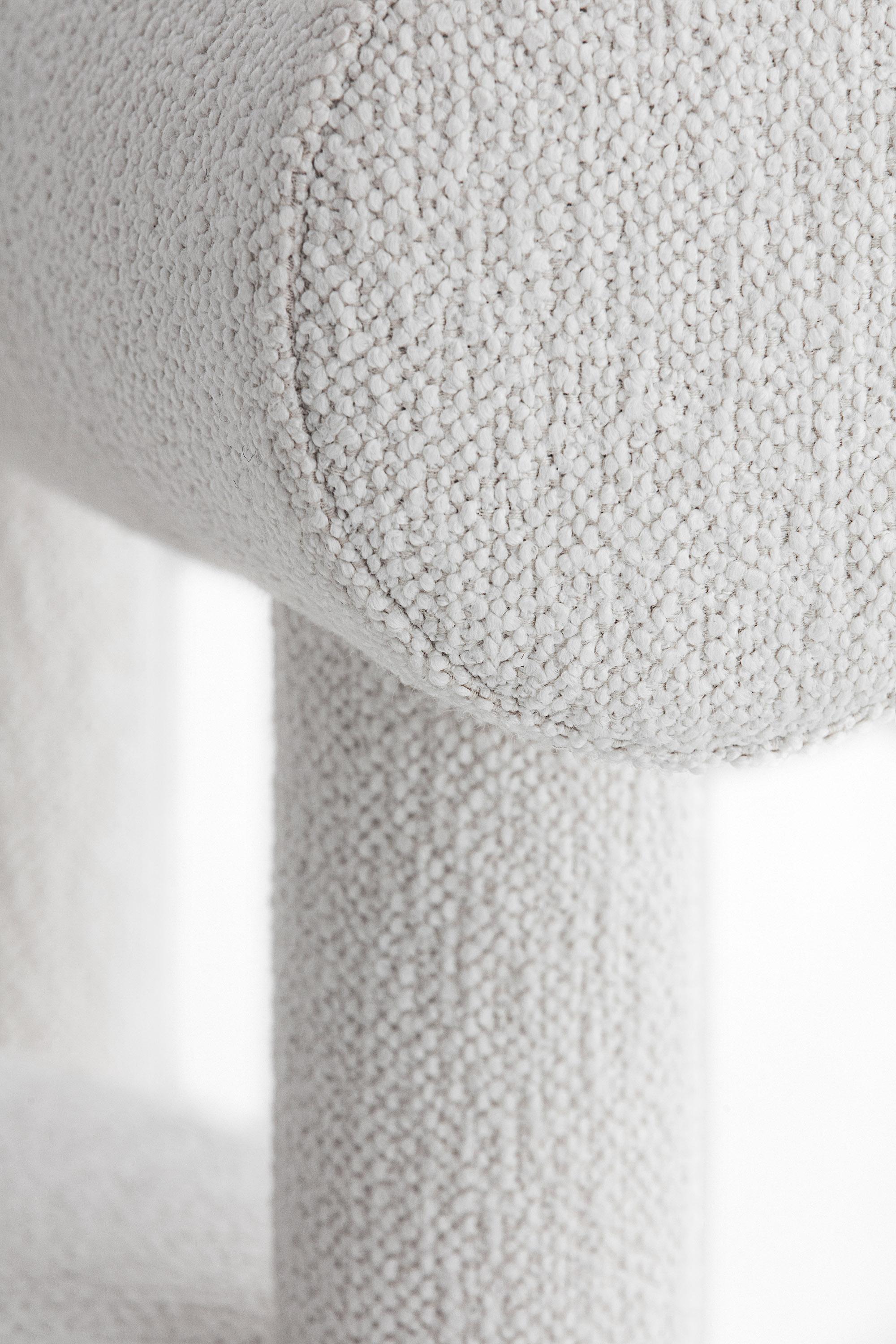 Sedia da pranzo moderna Gropius CS1 in tessuto Barnum White Boucle di NOOM in vendita 1