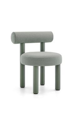 Sedia da pranzo moderna Gropius CS2 con gambe in legno verniciate in colore RAL di Noom