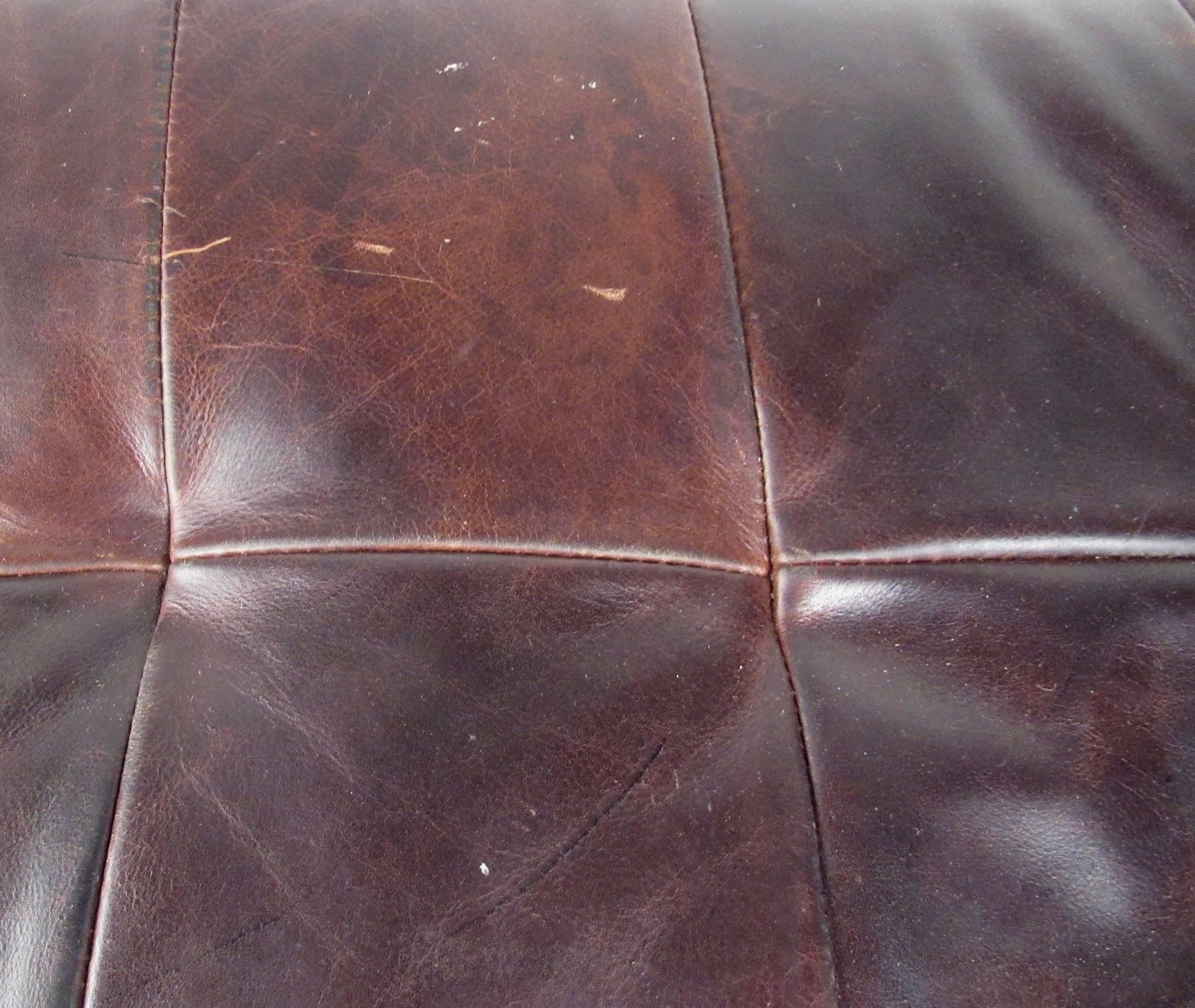 Modern Chaise Longue Chair in Brown Leather For Sale 3