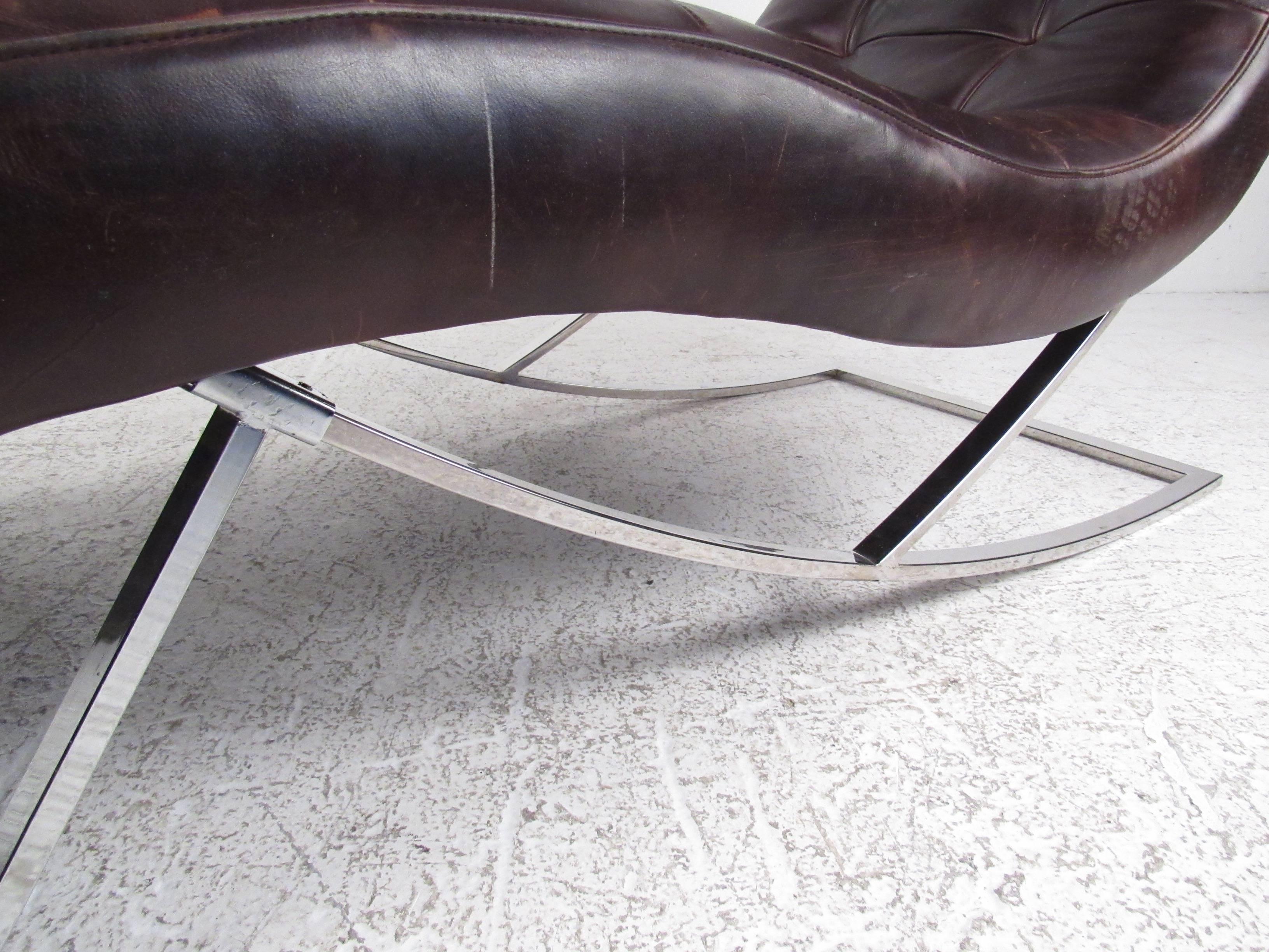 Moderner Chaiselongue-Sessel aus braunem Leder im Angebot 8