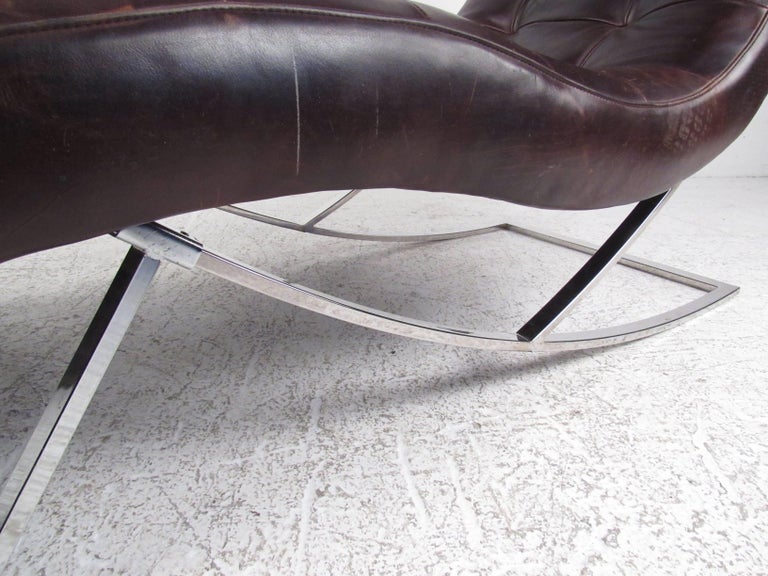 Modern Chaise Longue Chair in Brown Leather For Sale 8