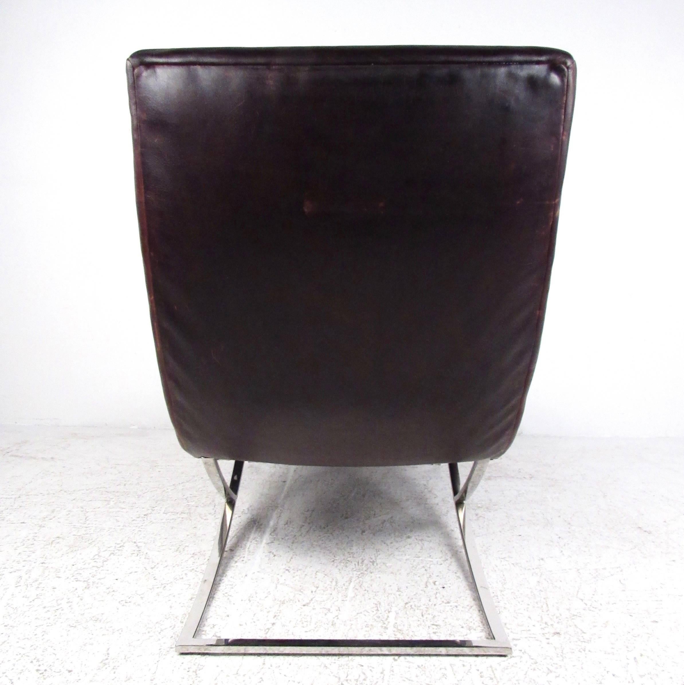 Moderner Chaiselongue-Sessel aus braunem Leder (20. Jahrhundert) im Angebot