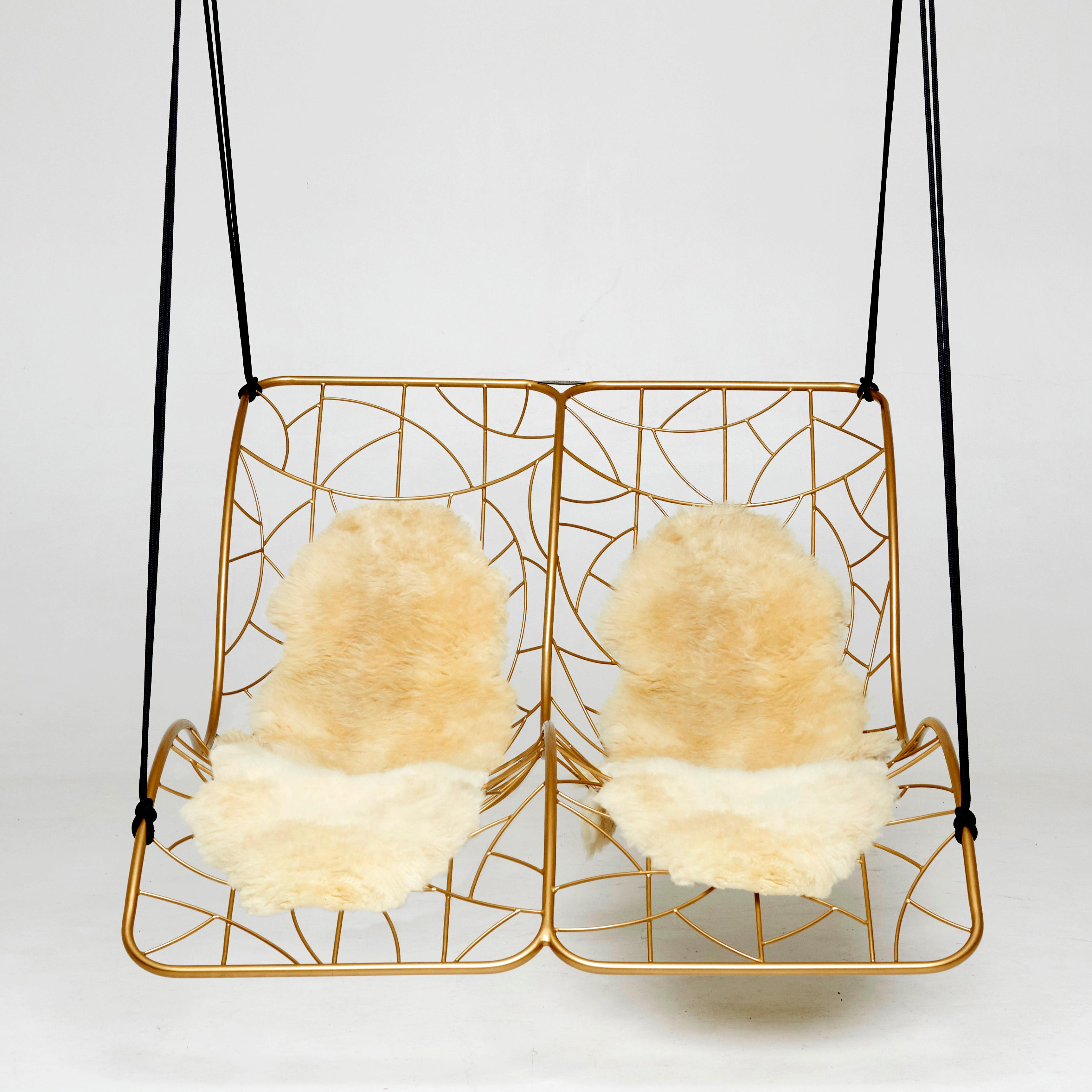 Modernes Chaiselongue-Tagesbett, Hängestuhl in Gold im Angebot 1