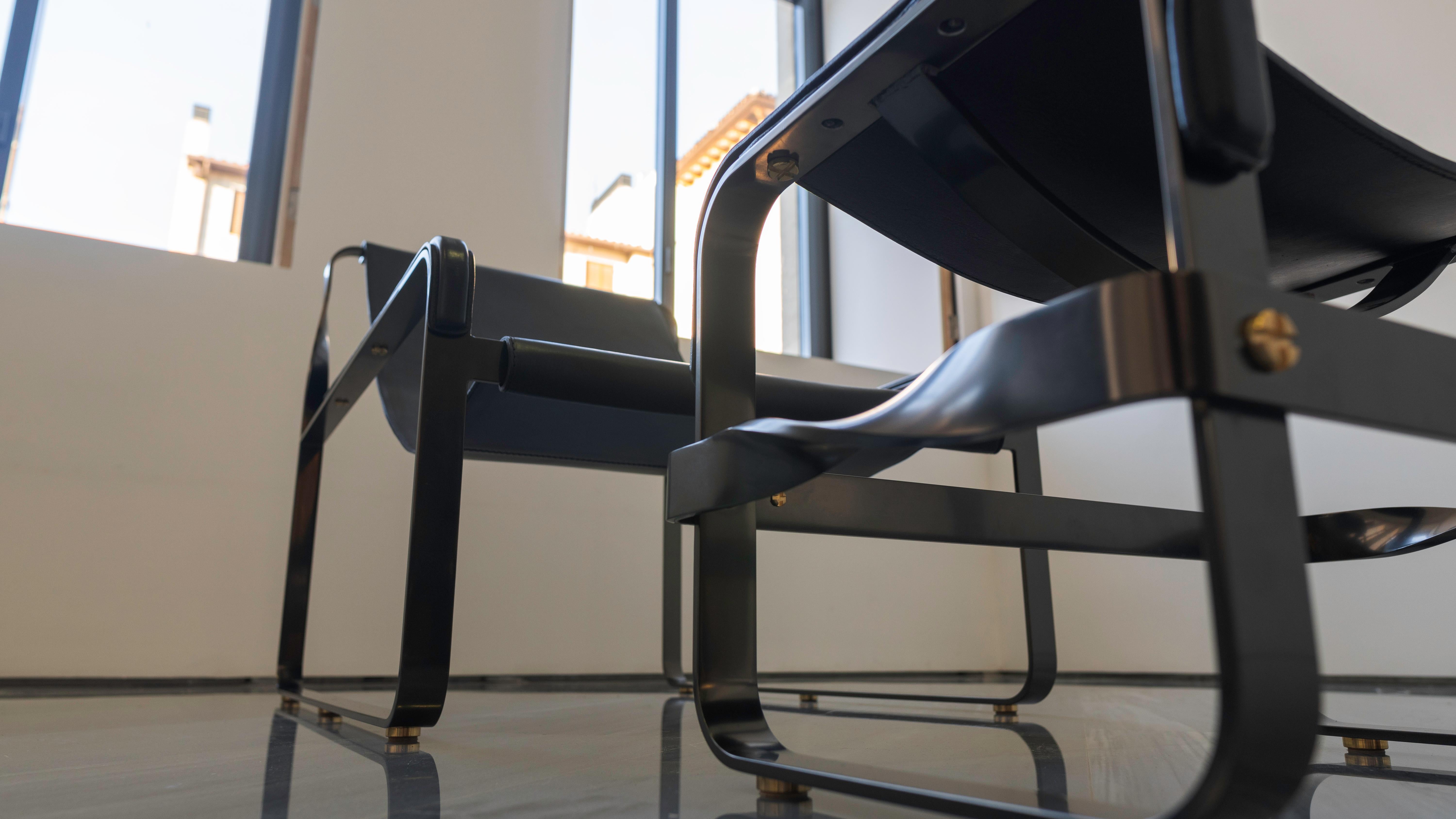 Handgefertigte Contemporary Chaise Lounge aus altsilbernem Metall und naturfarbenem Leder im Angebot 4