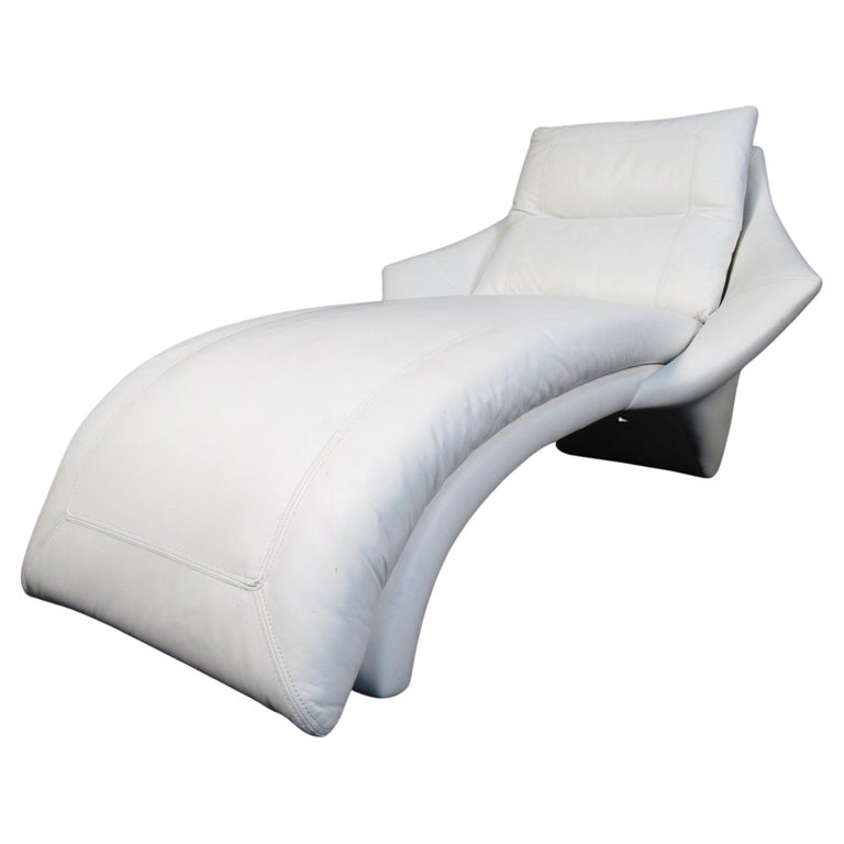 Modern Chaise Lounge in White Leather For Sale at 1stDibs