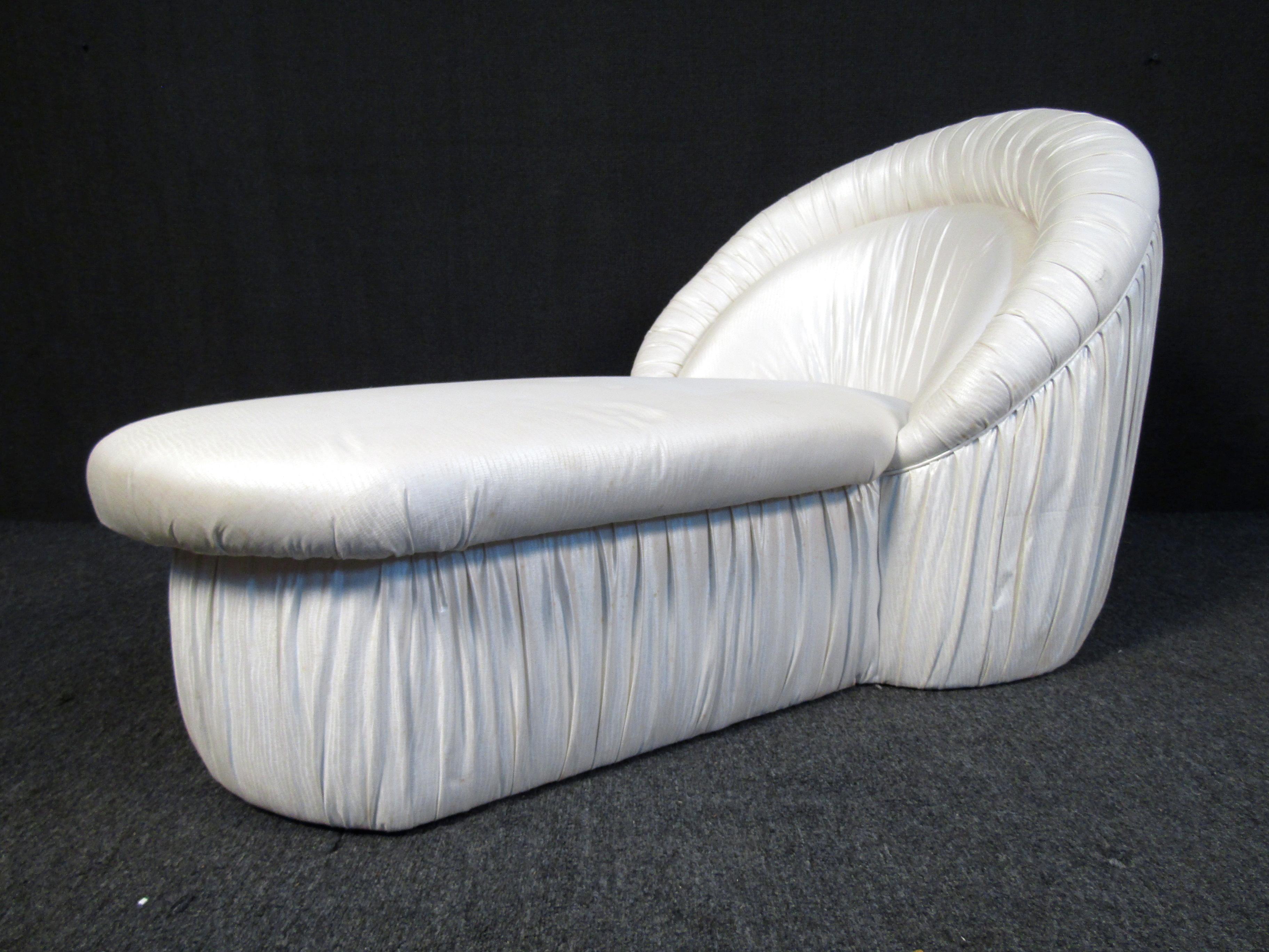 Mid-Century Modern Modern Chaise Slipper Chair For Sale