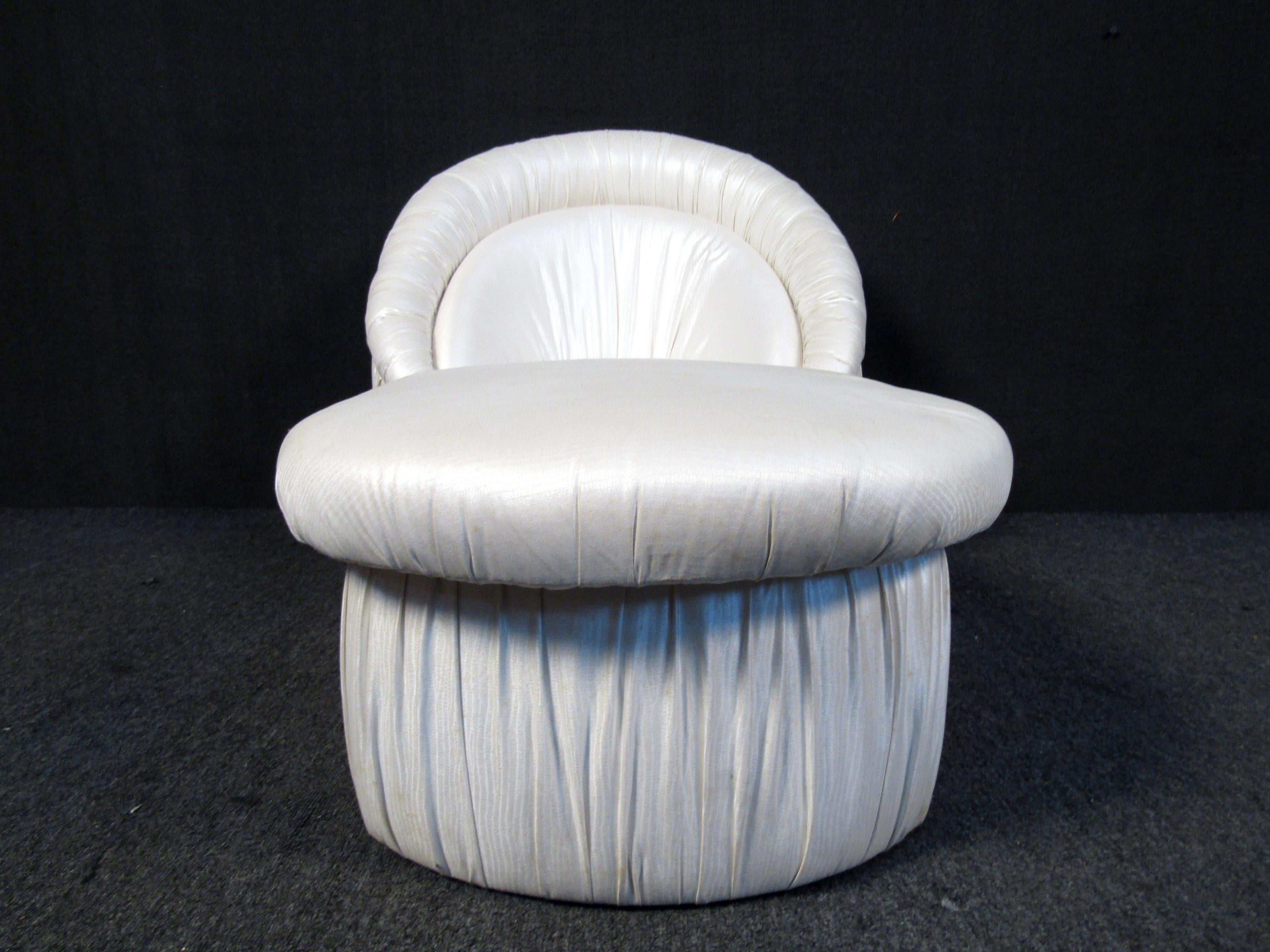Mid-20th Century Modern Chaise Slipper Chair For Sale