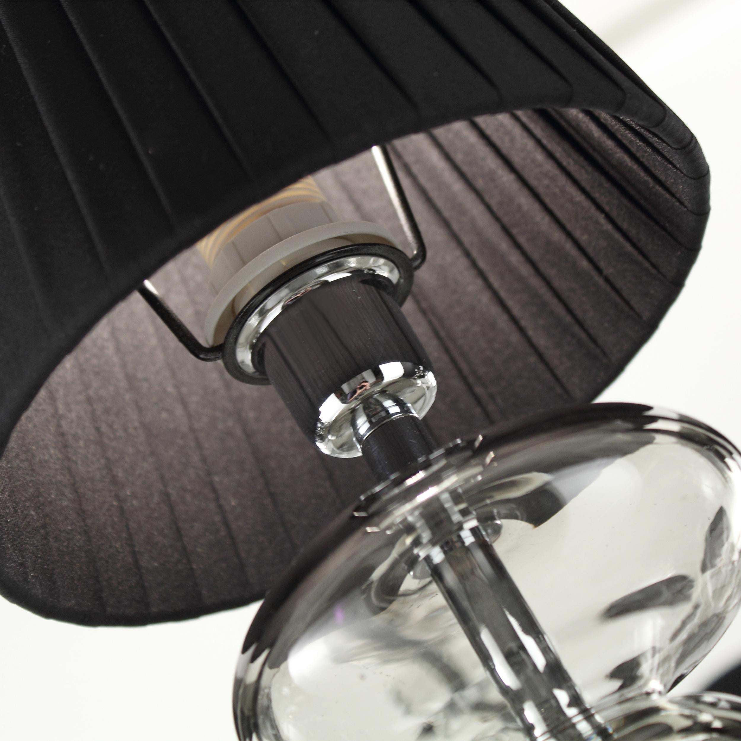 Moderner Kronleuchter mit 12 Lights aus grauem Muranoglas und schwarzen Lampenschirmen von Multiforme im Zustand „Neu“ im Angebot in Trebaseleghe, IT