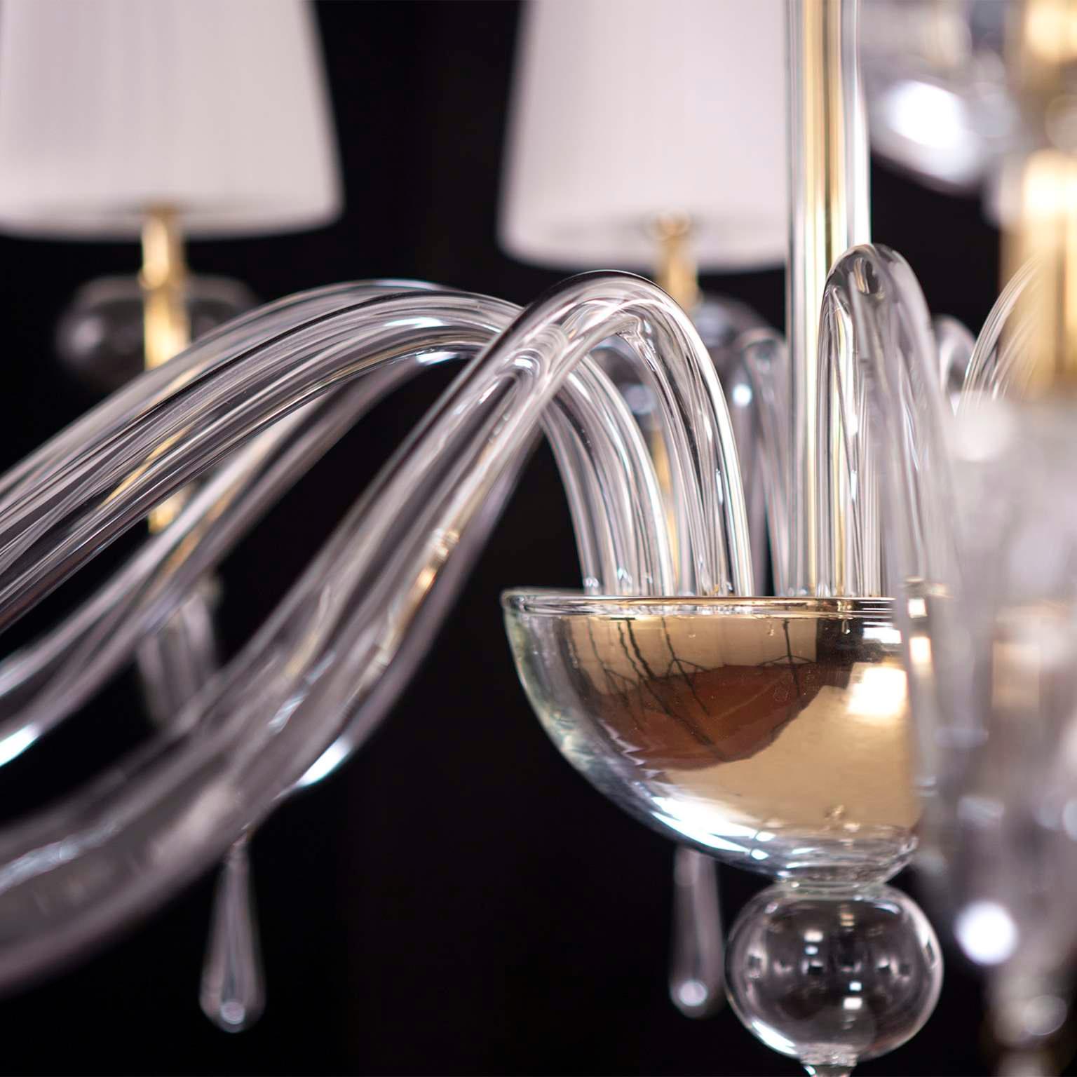 Moderner Kronleuchter 12 Lights Murano-Kristallglas, weiße Lampenschirme von Multiforme (Italienisch) im Angebot