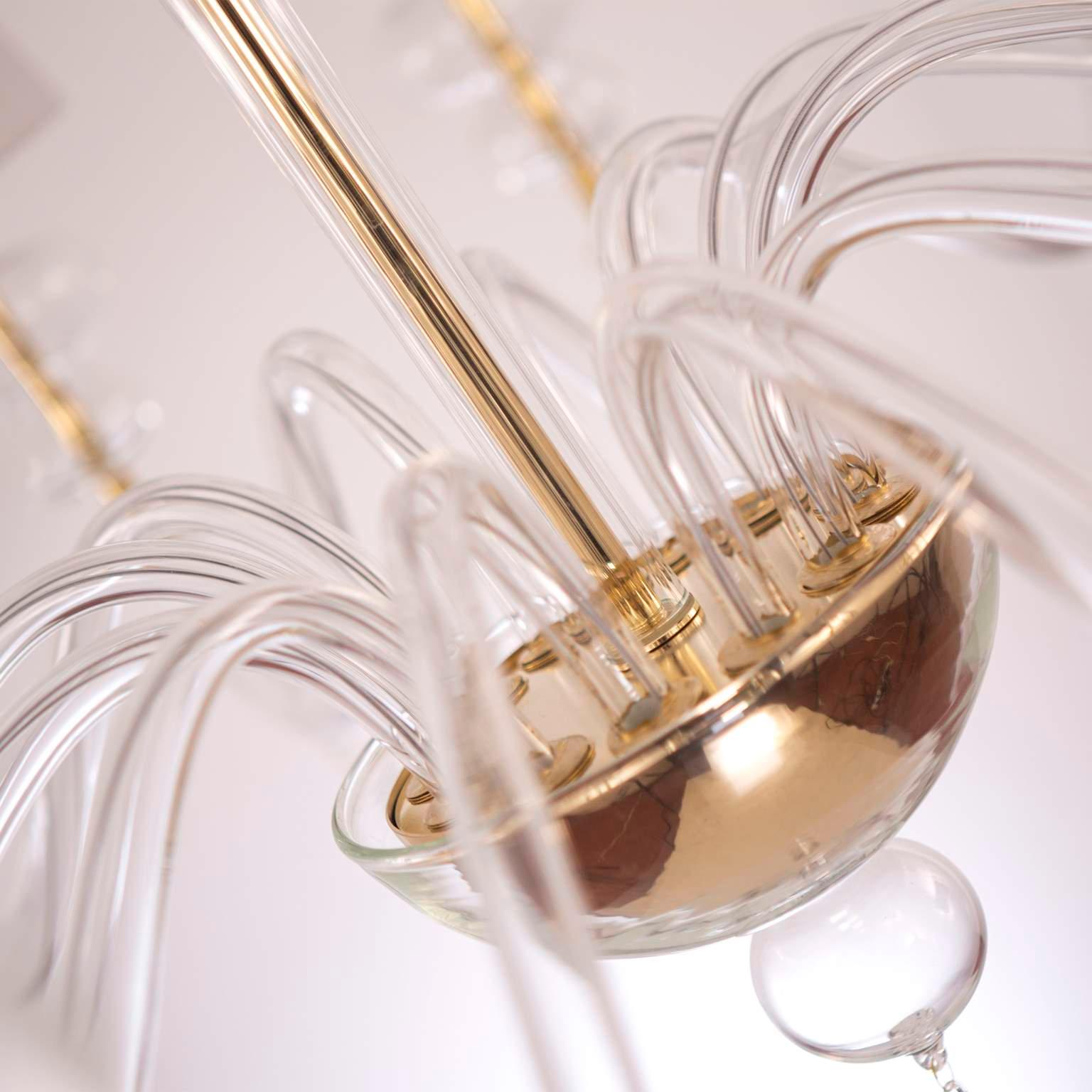 Moderner Kronleuchter 12 Lights Murano-Kristallglas, weiße Lampenschirme von Multiforme (21. Jahrhundert und zeitgenössisch) im Angebot