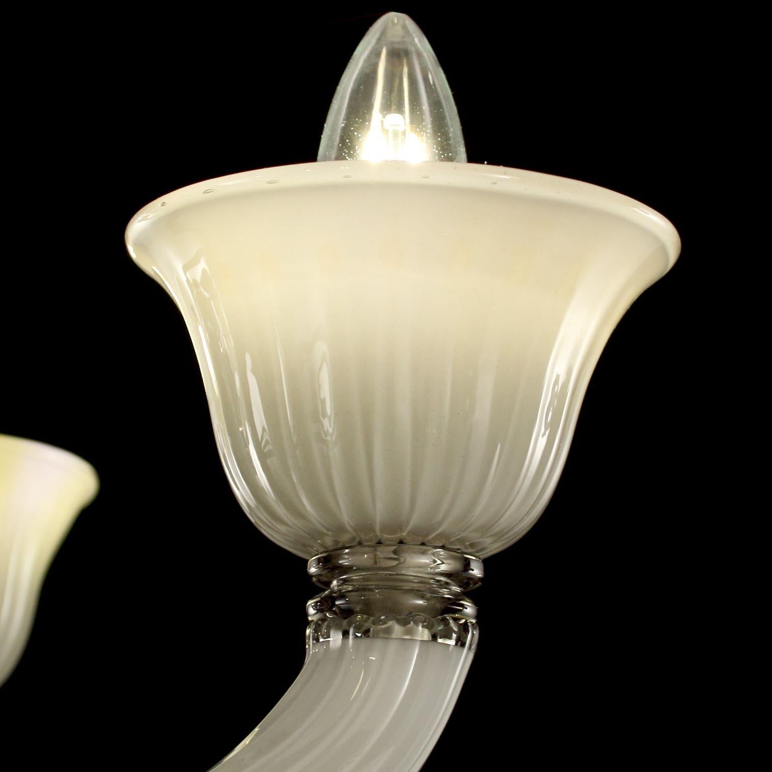 Moderner moderner Kronleuchter mit 8 Lichtern aus hellgrauem Muranoglas von Multiforme (Italienisch) im Angebot