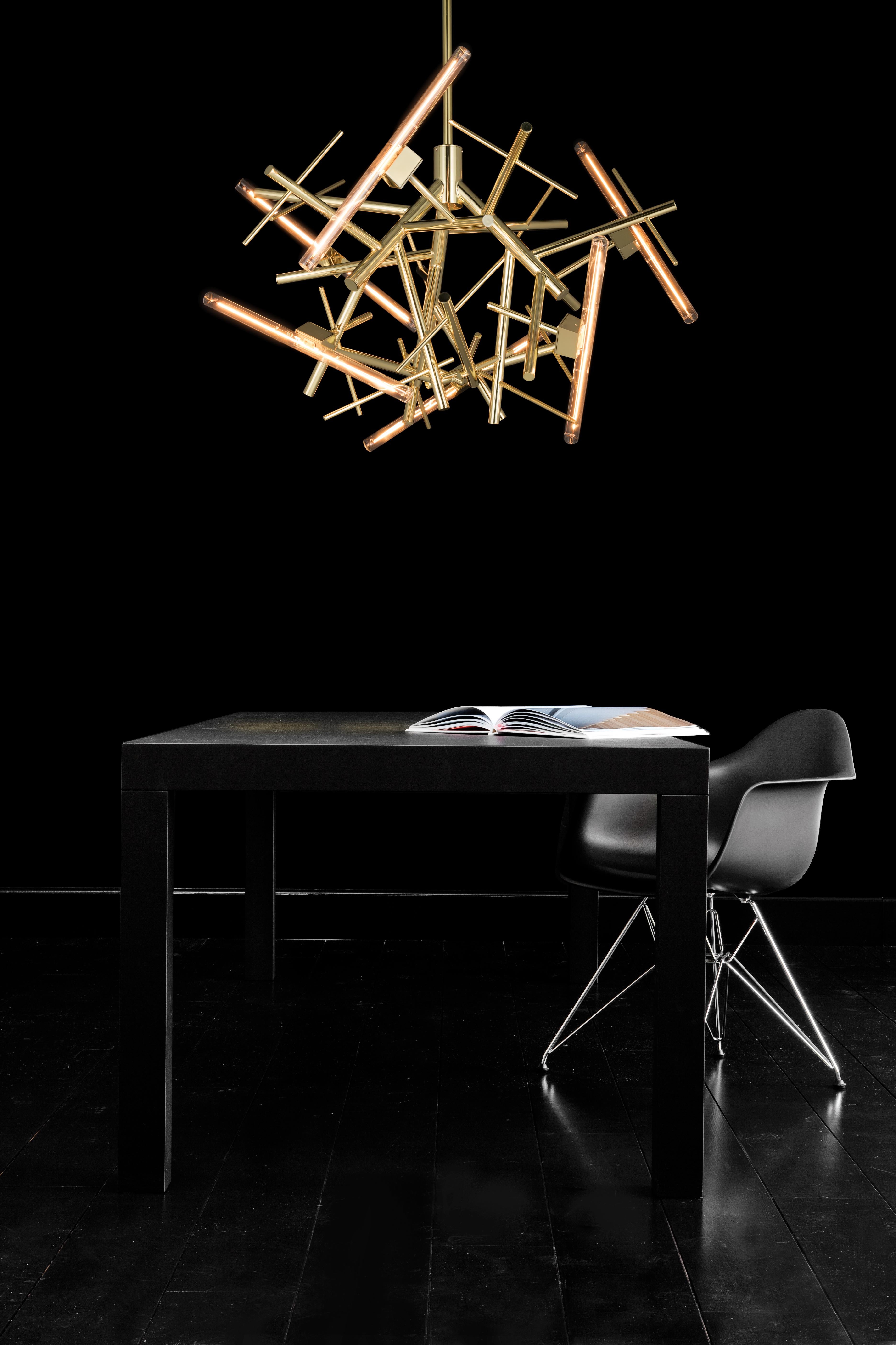 Modern Chandelier, Brass Finish, Linea Collection 110-120 voltage Moderno en venta