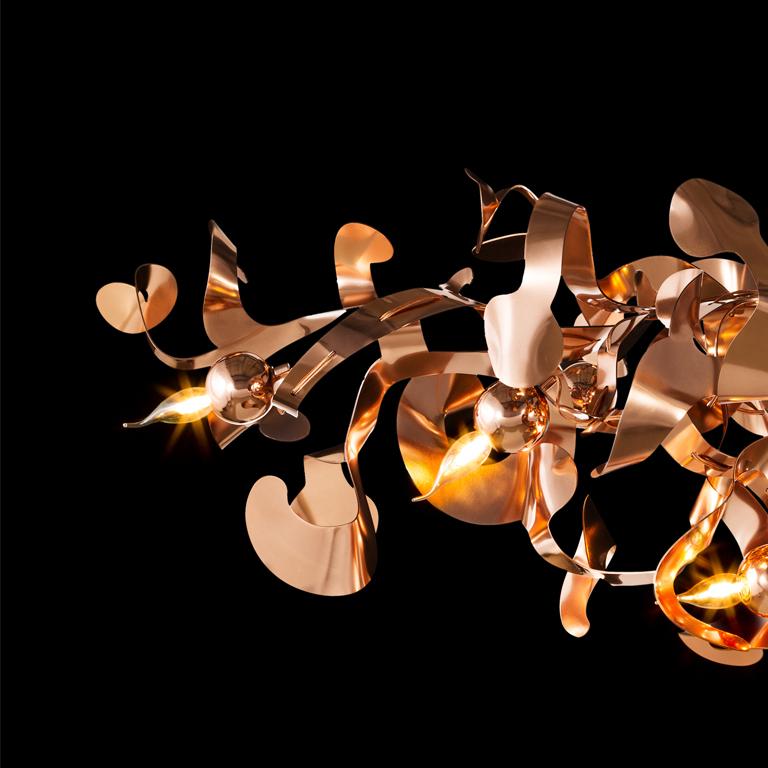 Designed by William Brand, this Kelp modern chandelier in an oval shape and in a copper finish is bent by skilled craftsmen in graceful curls and shapes in the atelier of Brand van Egmond. The playful and organic form of the Kelp offers endless