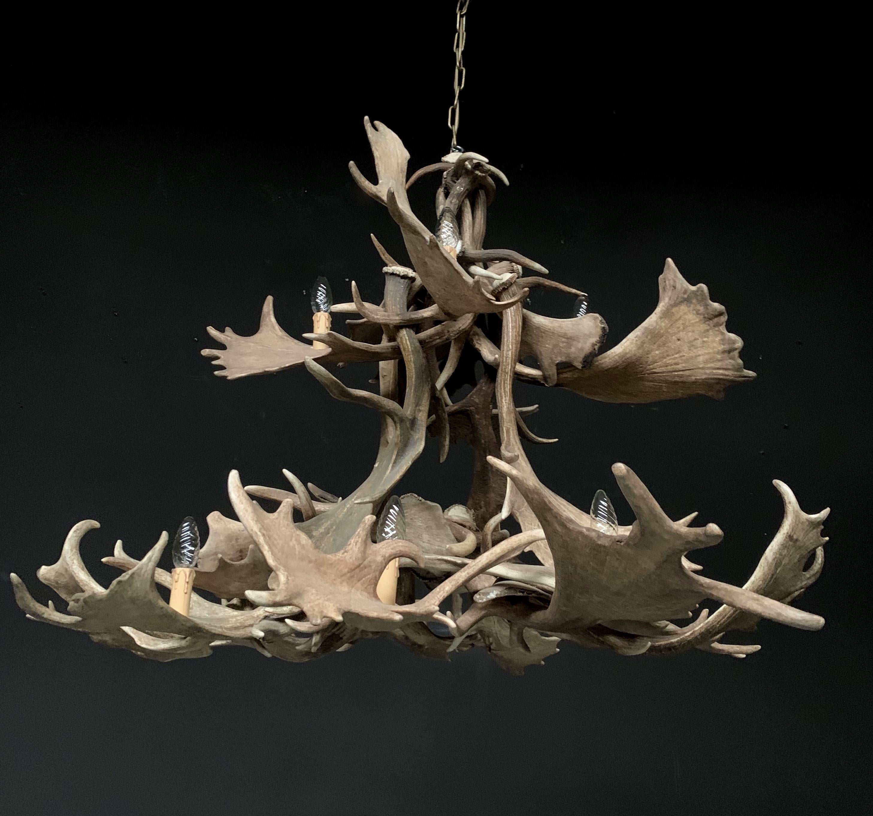 Modern chandelier made of antlers (HG 112-A). The chandelier is made of fallow deer antler. The electrical wiring is concealed in the antlers and the quality of our chandeliers is really high. We can make any antler chandelier entirely according to