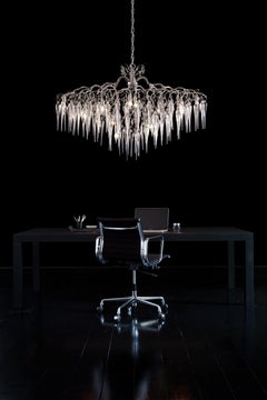 Lustre moderne ovale avec finition nickelée et icônes en verre soufflé à la bouche