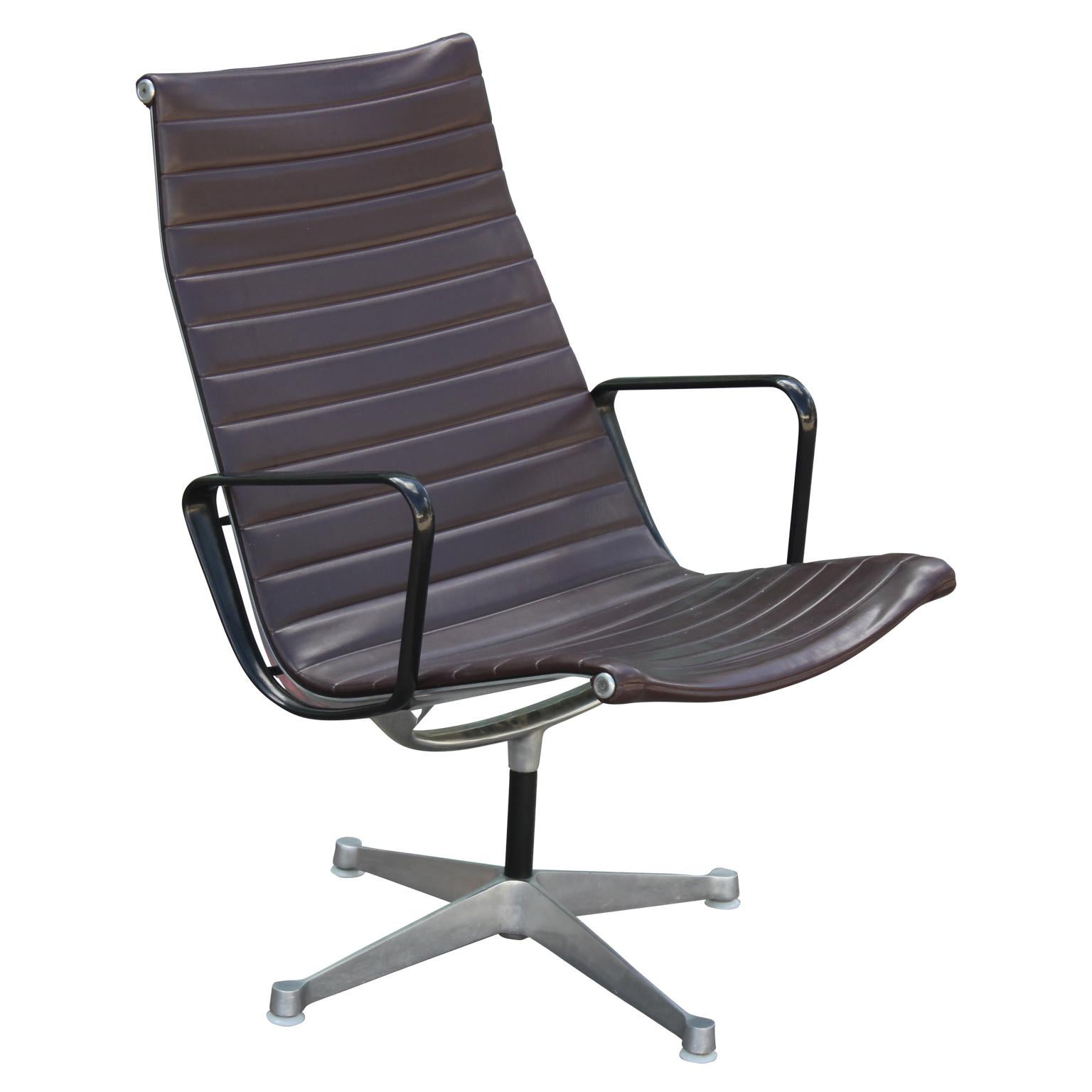 Modern Charles Eames for Herman Miller Aluminium Group Lounge Chair with Arms In Excellent Condition In Houston, TX