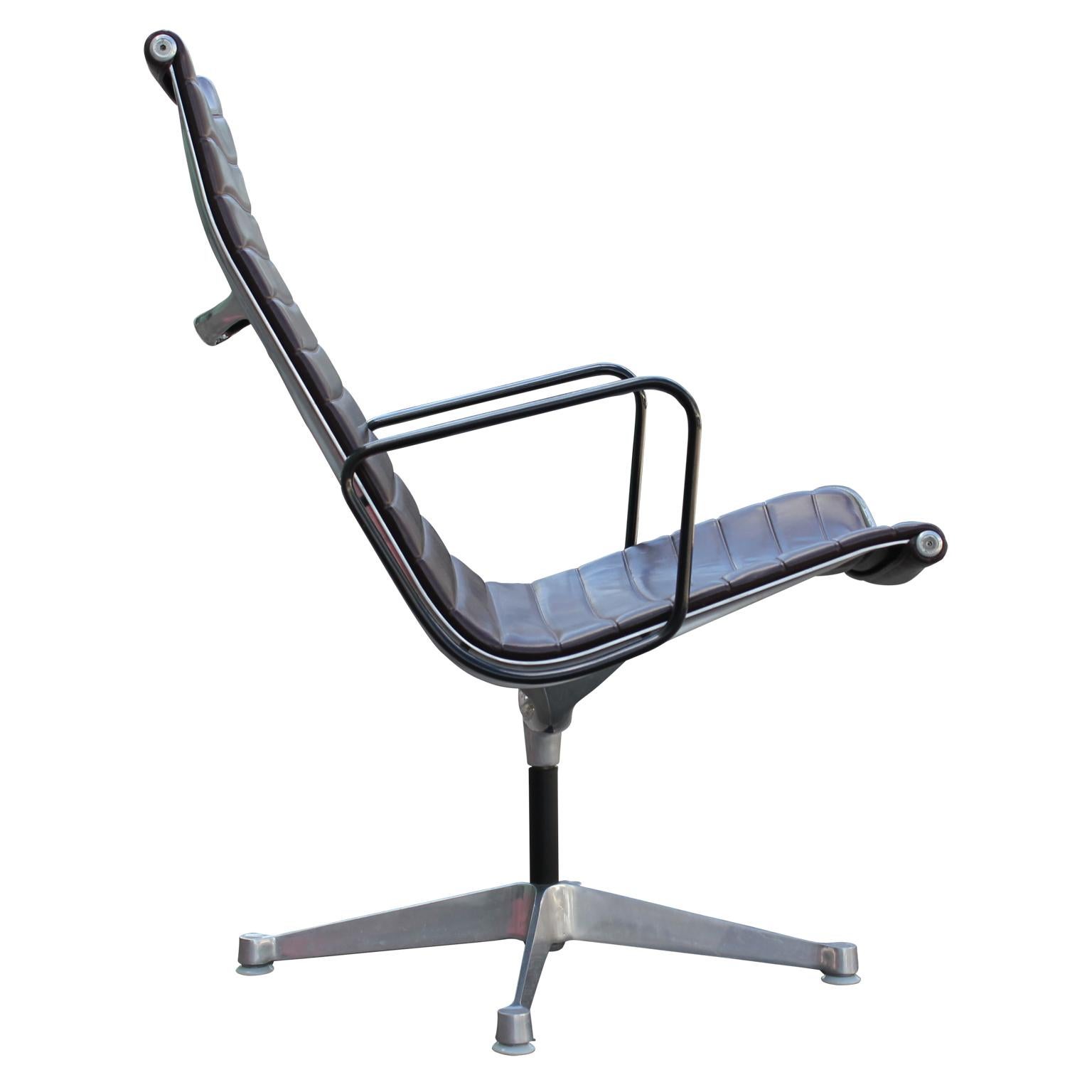Mid-20th Century Modern Charles Eames for Herman Miller Aluminium Group Lounge Chair with Arms
