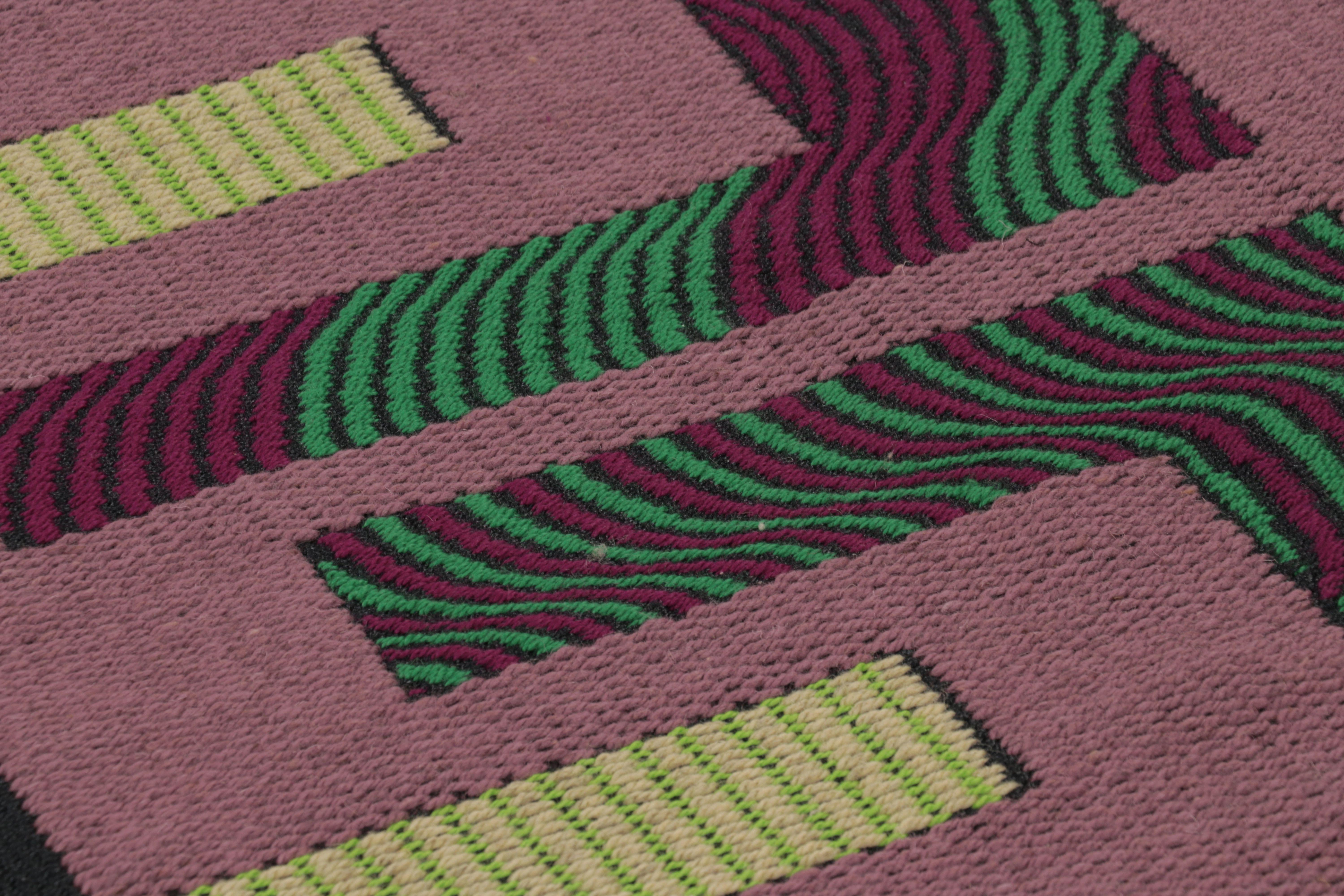 Moderner Charlotte Funk Wandteppich, Optisch Geometrisch in Rosa und Grün-Rug & Kilim (Indisch) im Angebot