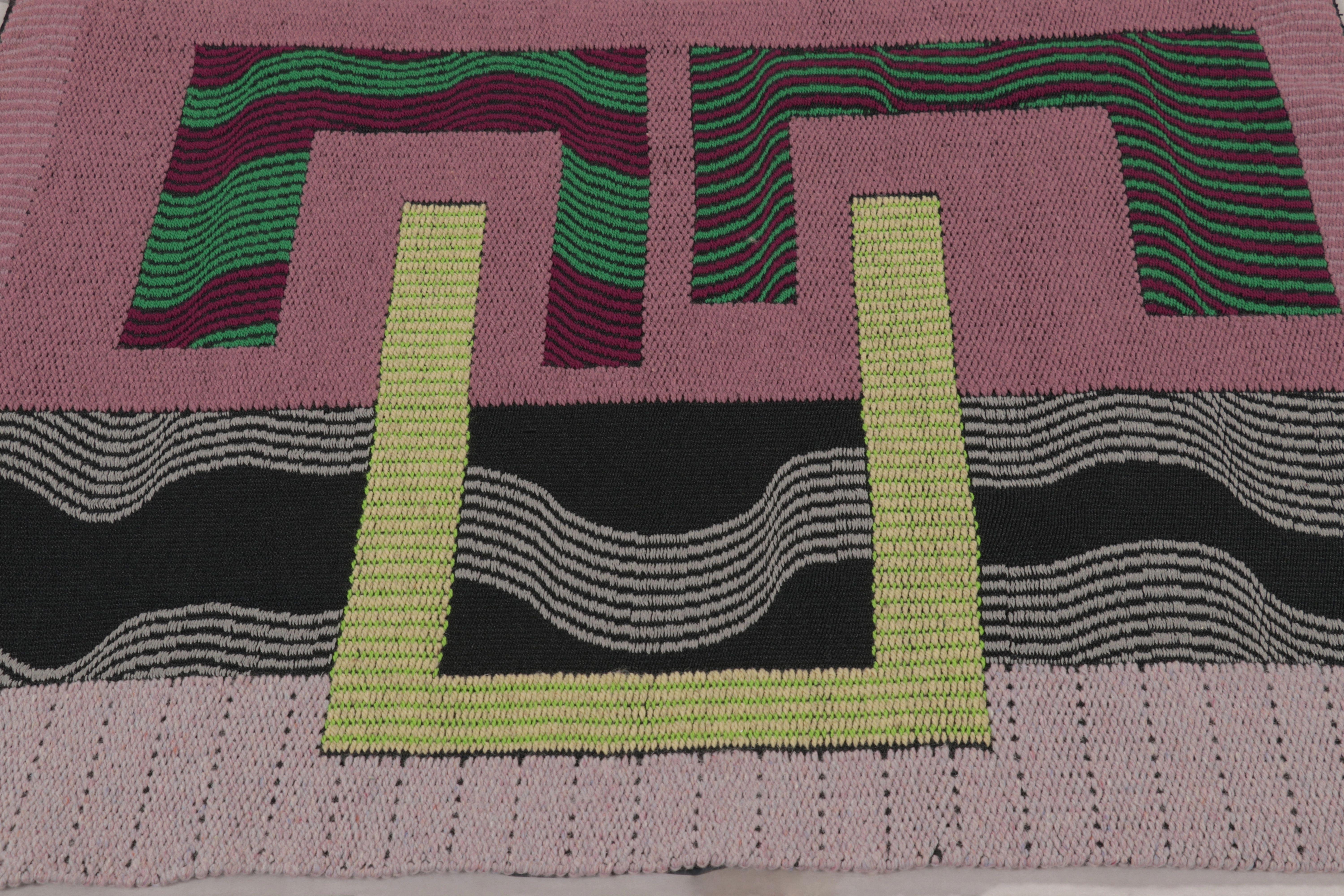 Moderner Charlotte Funk Wandteppich, Optisch Geometrisch in Rosa und Grün-Rug & Kilim (Handgewebt) im Angebot