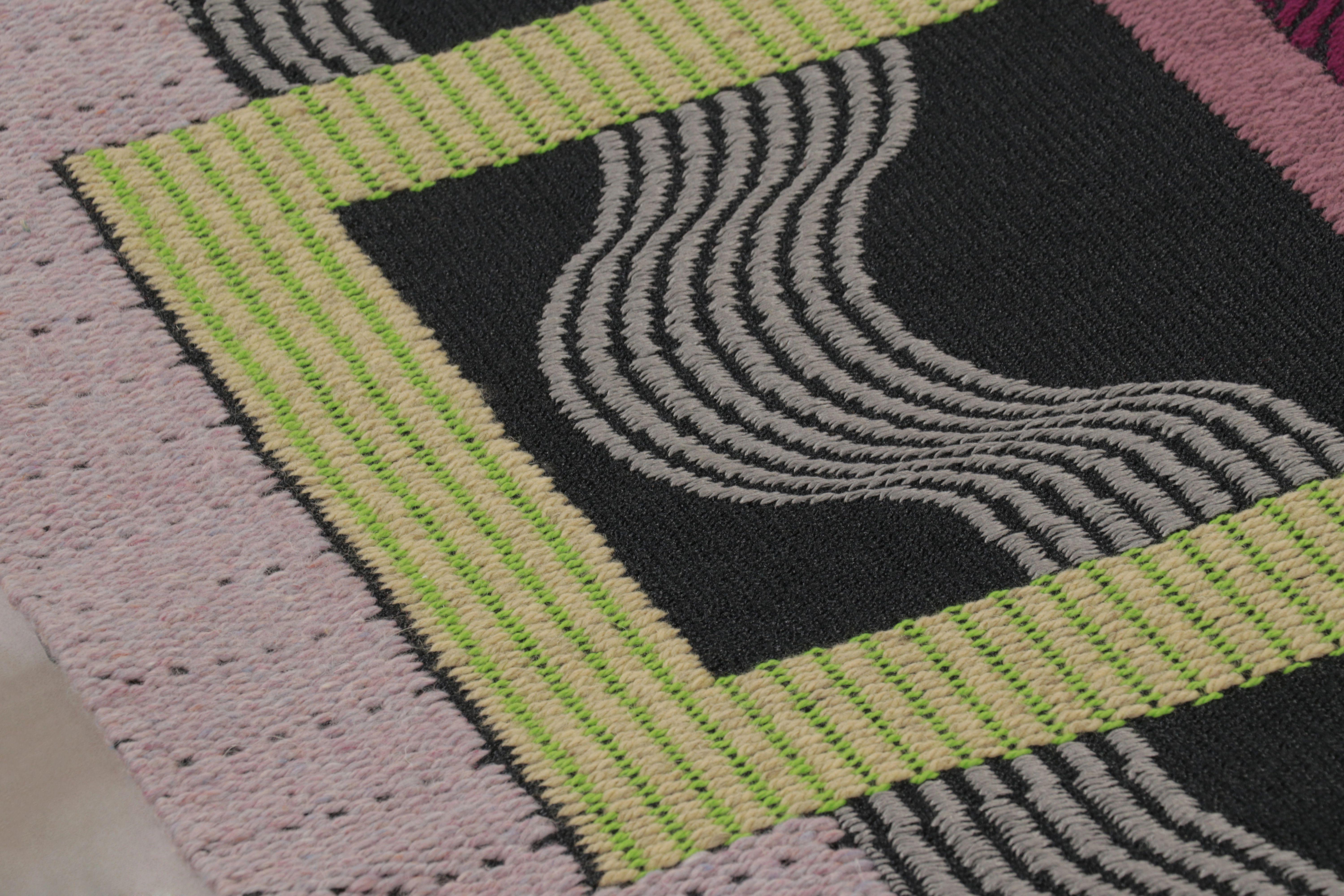 Moderner Charlotte Funk Wandteppich, Optisch Geometrisch in Rosa und Grün-Rug & Kilim (Wolle) im Angebot