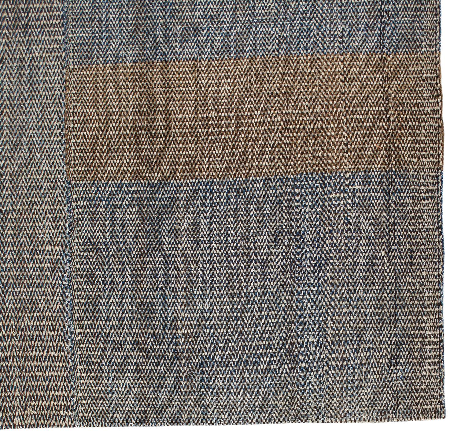 Modern Charmo Hand-Woven Flatweave Rug In New Condition For Sale In New York, NY