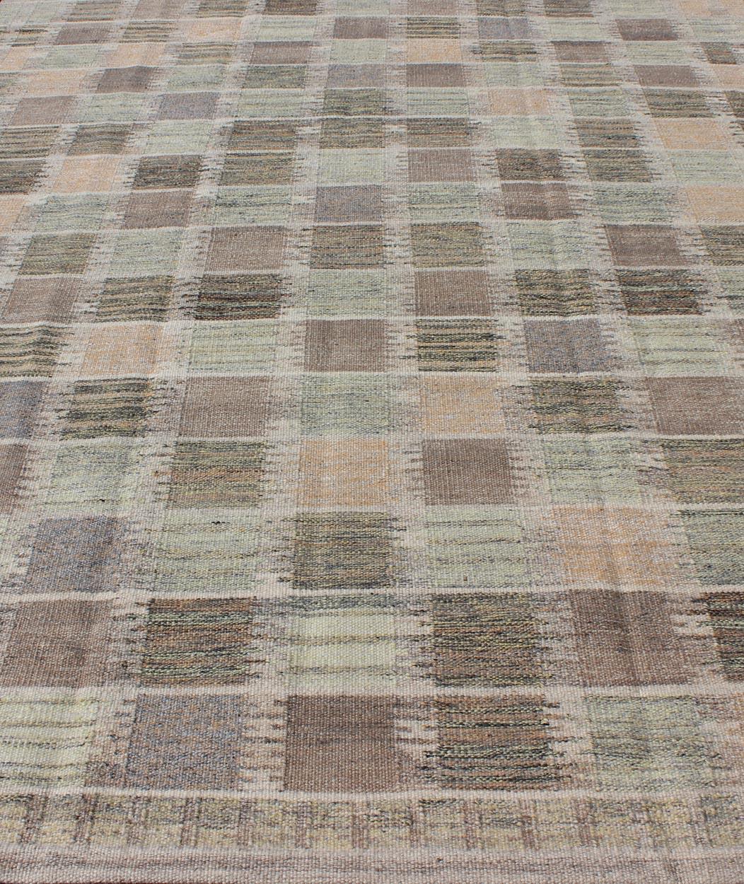 Tappeto moderno a scacchiera o a patchwork scandinavo a tessitura piatta in colori neutri in vendita 2