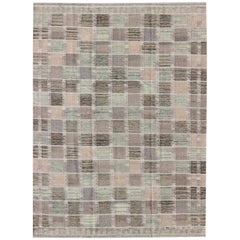 Tapis scandinave moderne à tissage plat en damier ou patchwork de couleurs neutres